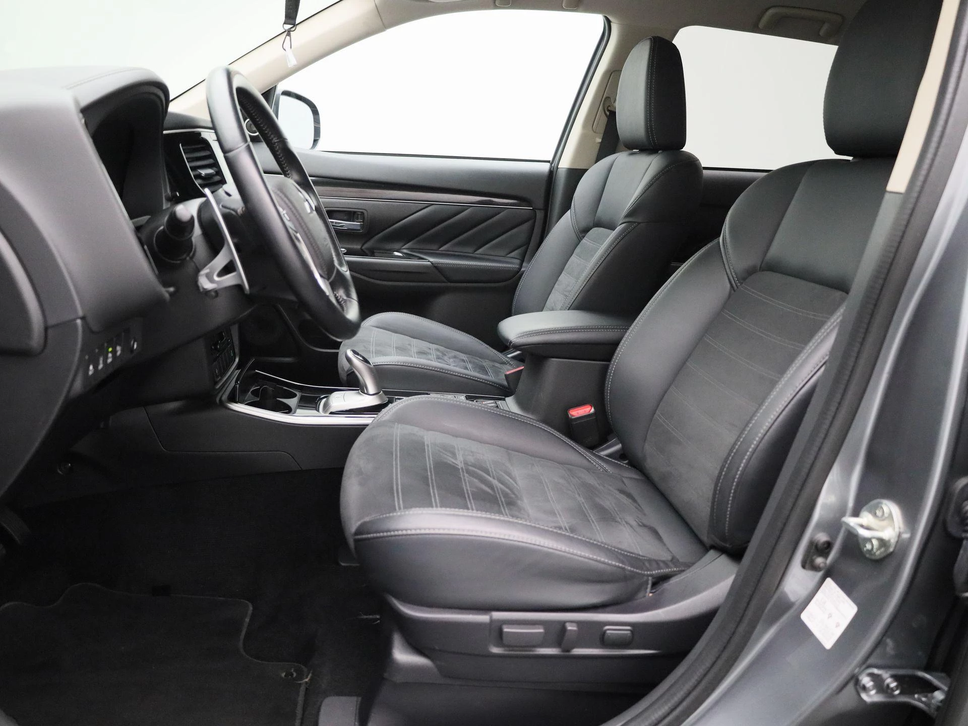 Mitsubishi-Outlander-image-7