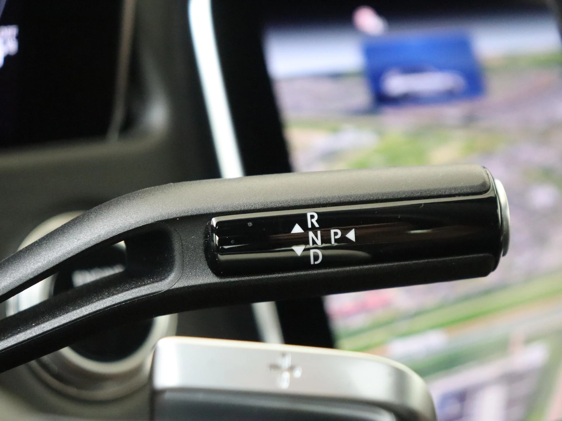 Mercedes-Benz-E-Klasse-image-14
