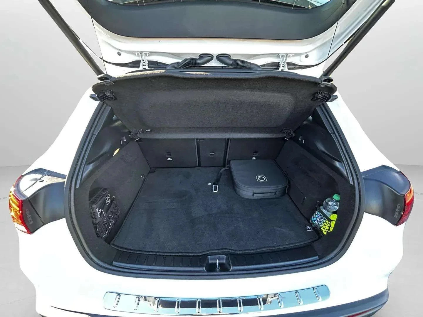 Mercedes-Benz-EQA-image-17