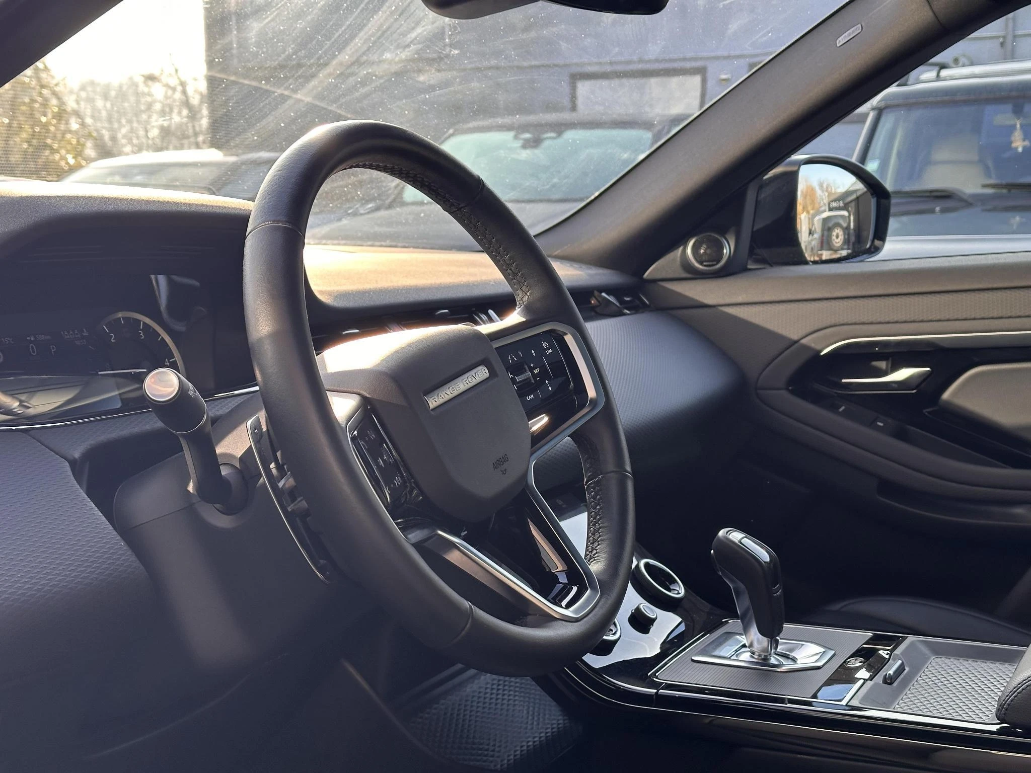 Land Rover-Range Rover Evoque-image-10