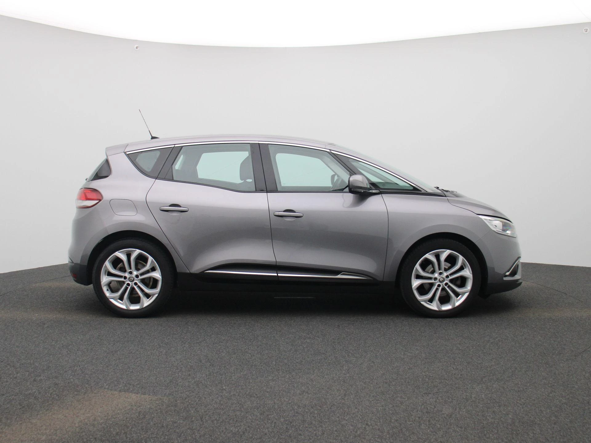 Renault-Scénic-image-5