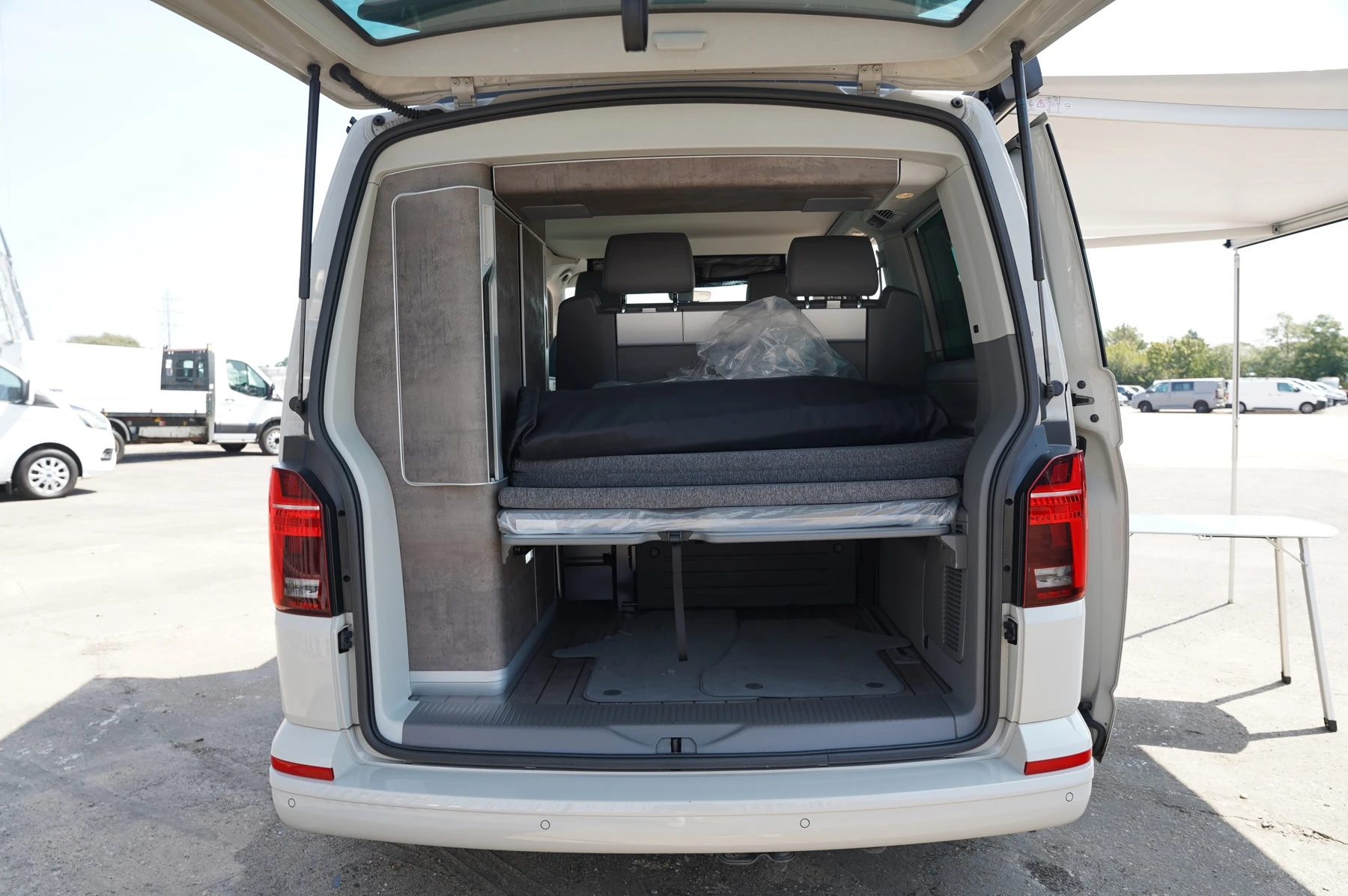Volkswagen-California-image-33