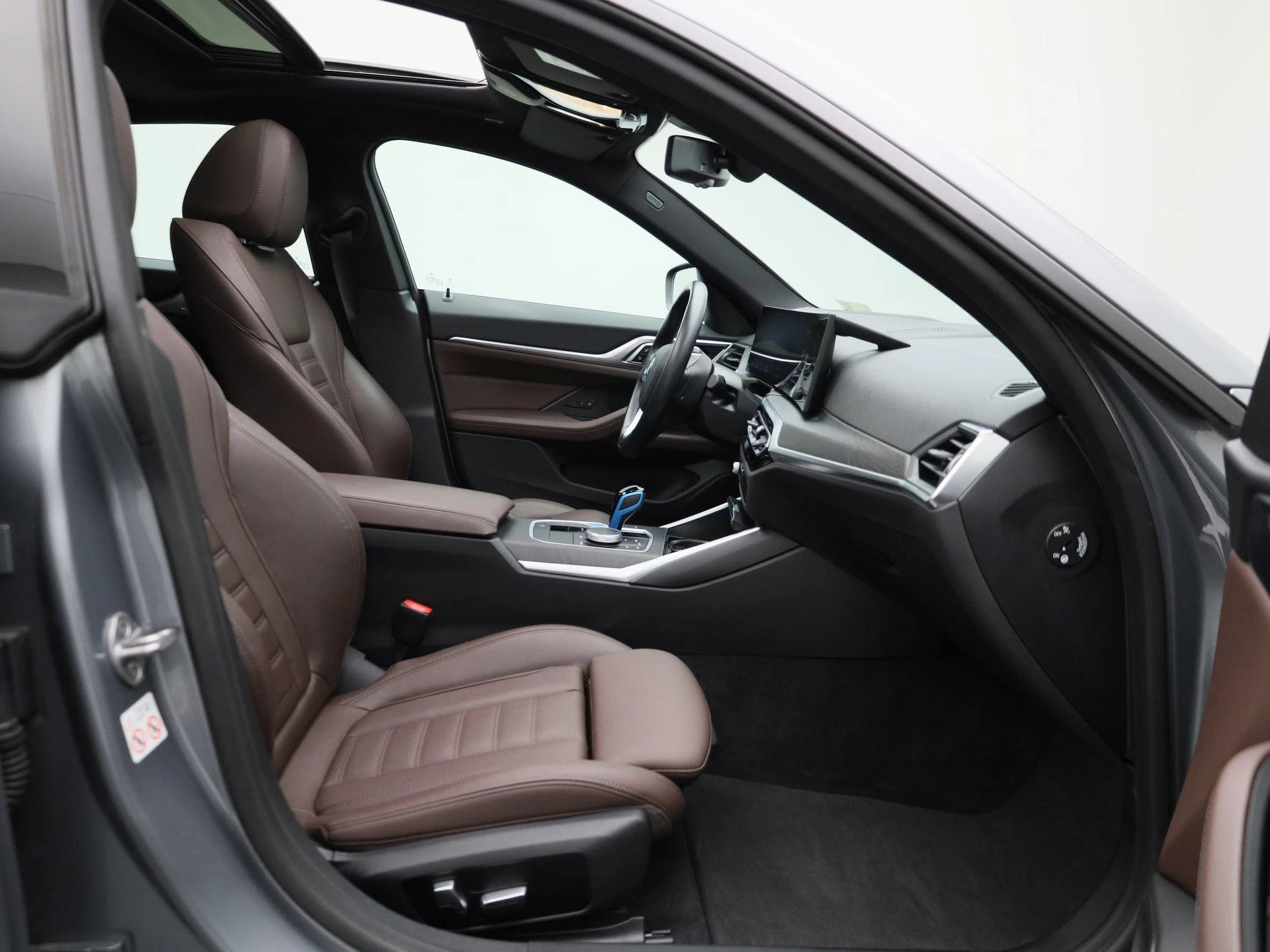 BMW-i4-image-40
