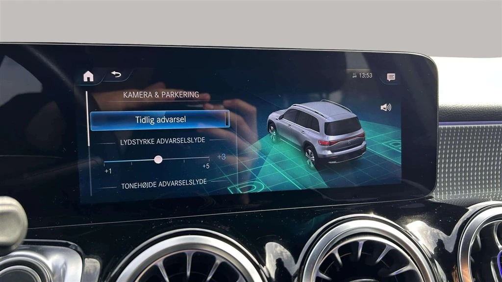 Mercedes-Benz-EQB-image-17