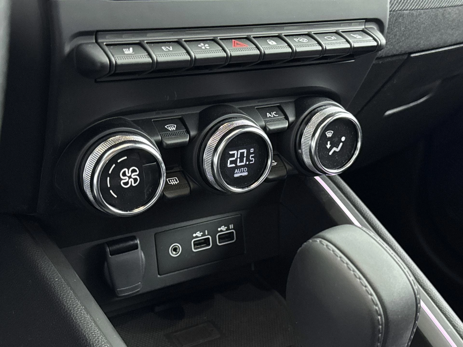 Renault-Clio-image-22