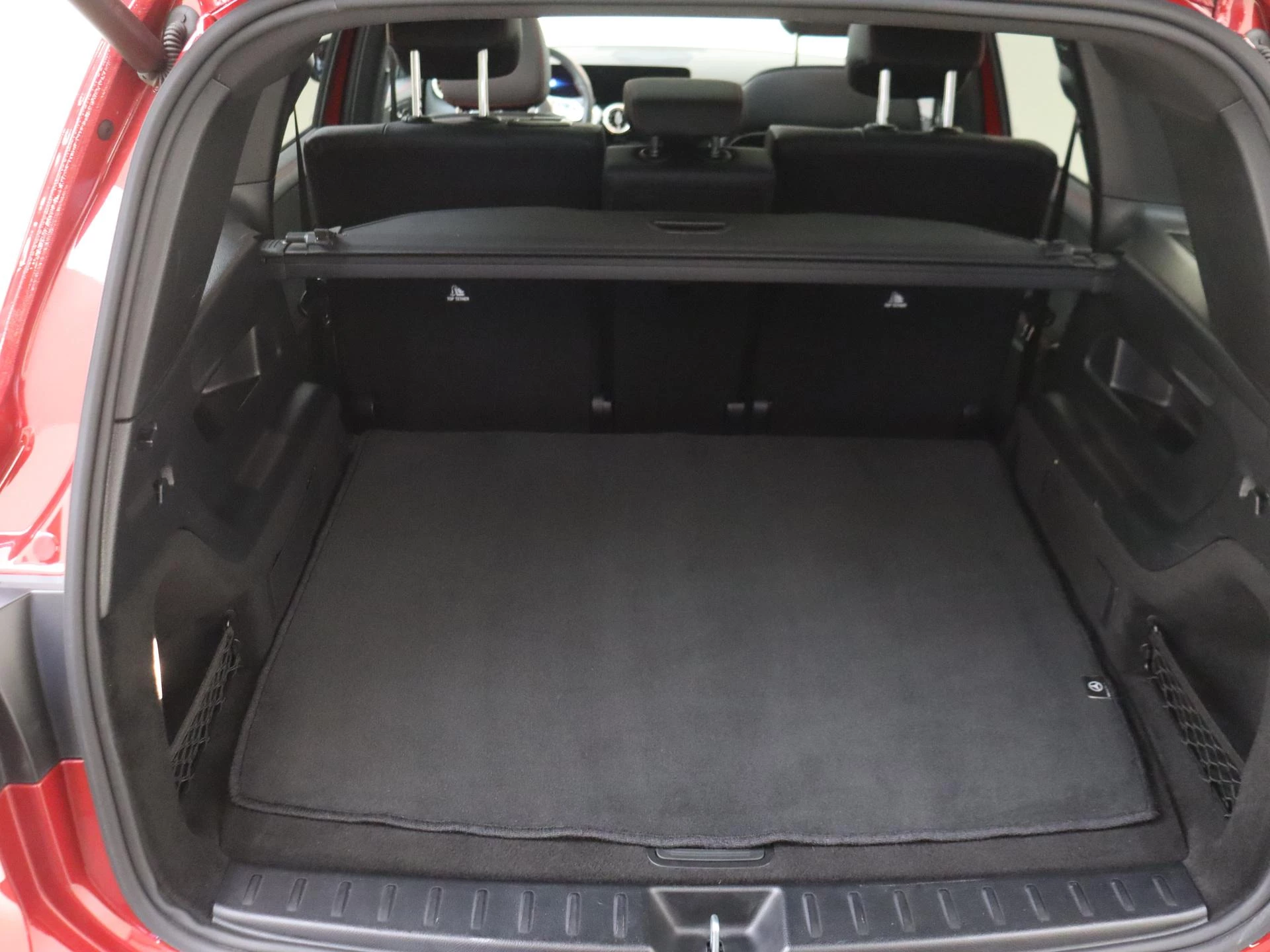 Mercedes-Benz-GLB-image-29