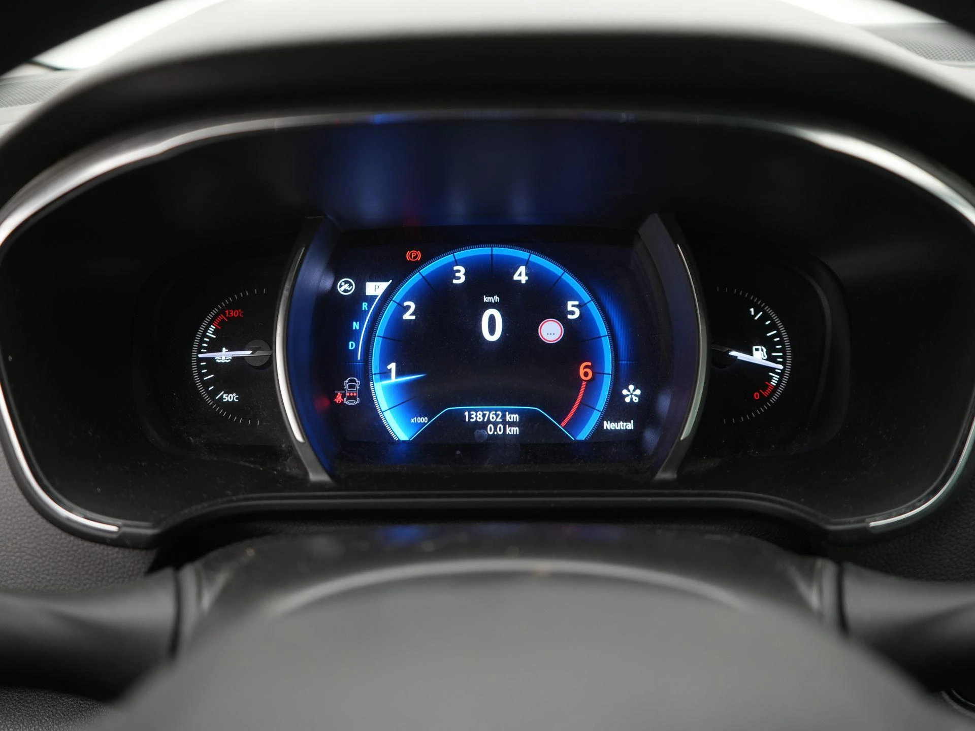 Renault-Mégane Estate-image-23