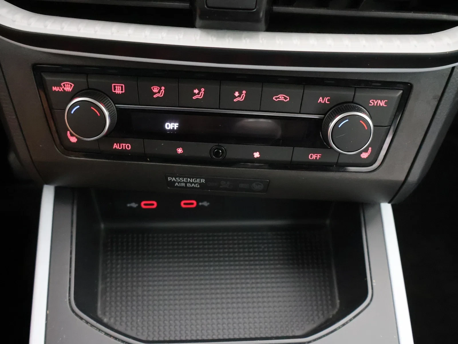 SEAT Arona Arona Urban! 1.0TSI 95PK *CRUISE CONTROL*PDC ACHTER*BLTH*DAB RADIO*ZETELVERWARMING*APP-CONNECT*...*
