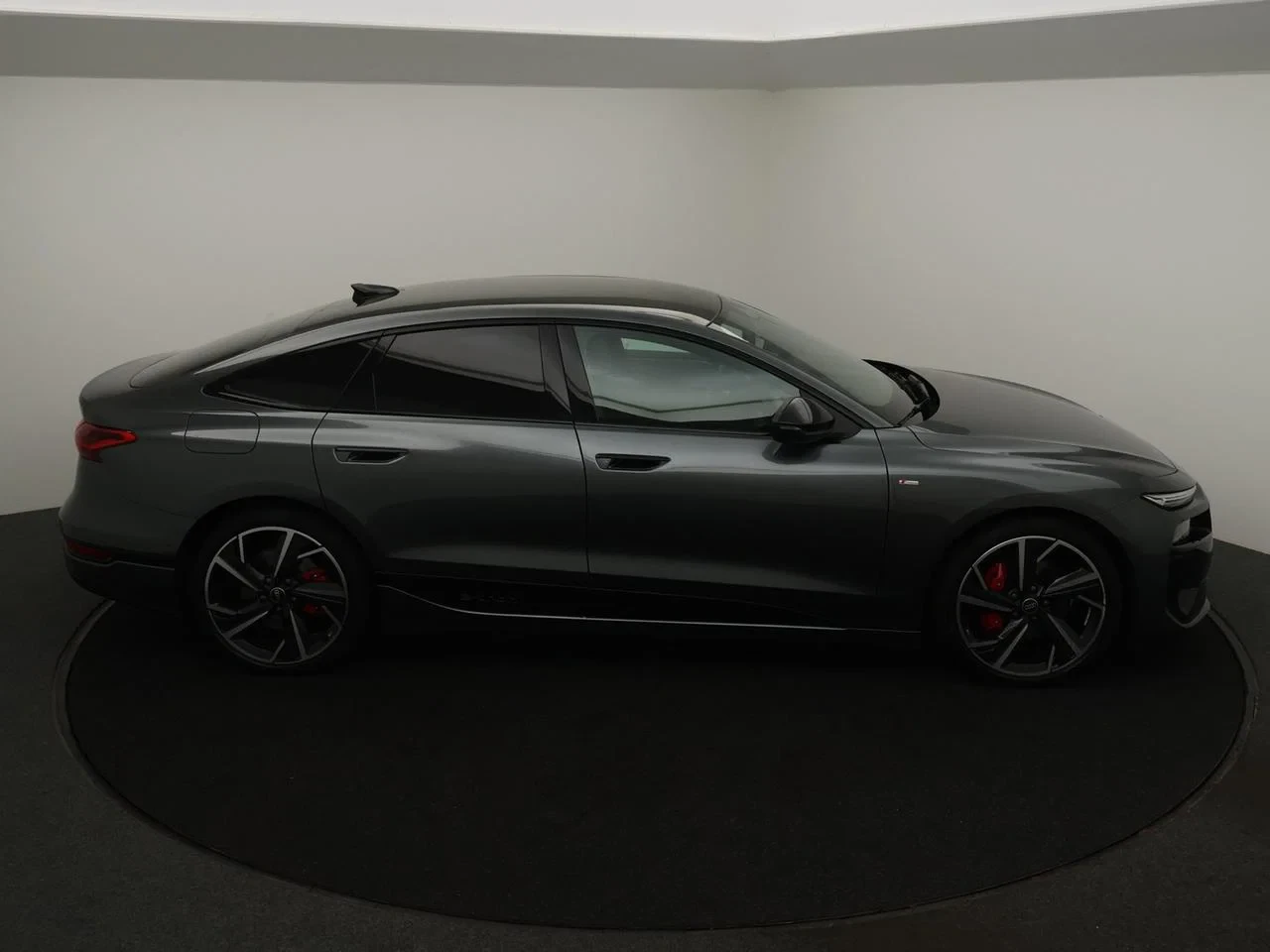 Audi-A6 Sportback e-tron-image-8