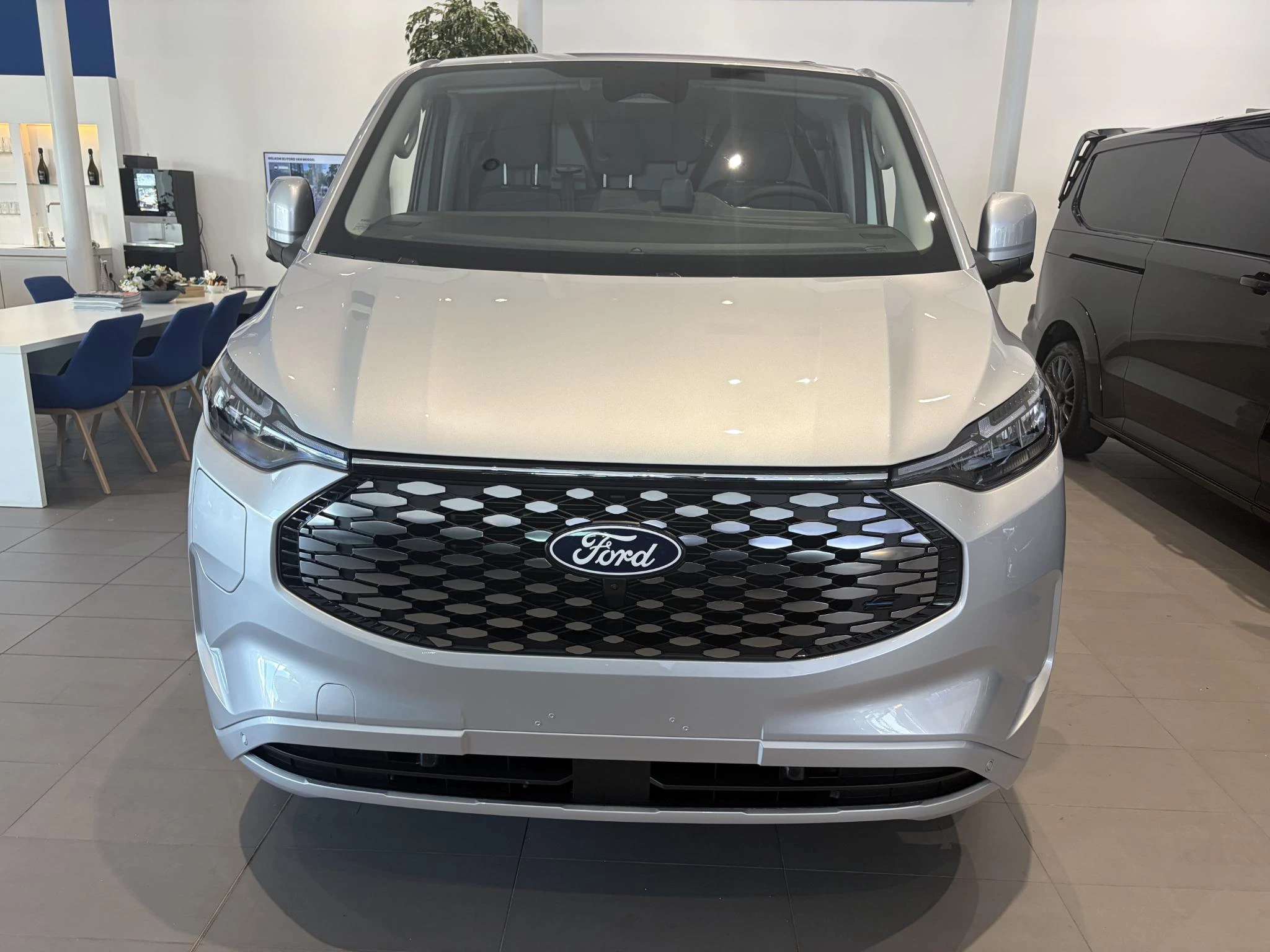 Ford E-Transit Custom 340 L2H1 Limited 71 kWh