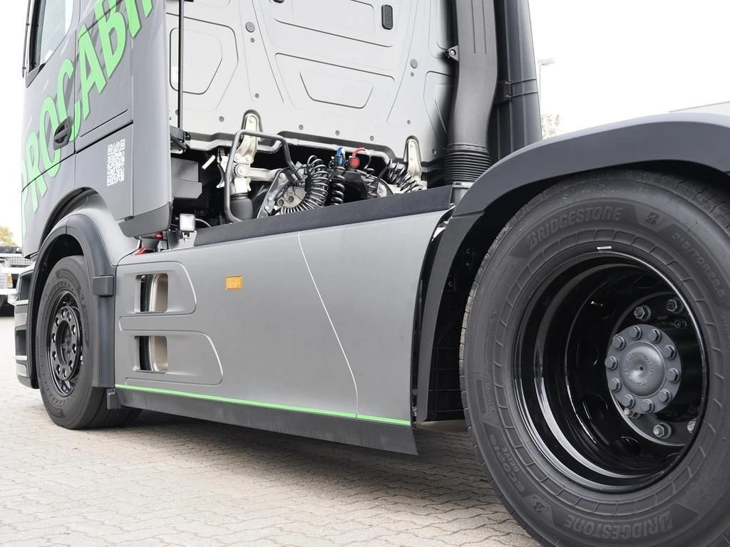 Mercedes-Benz-Actros-image-8