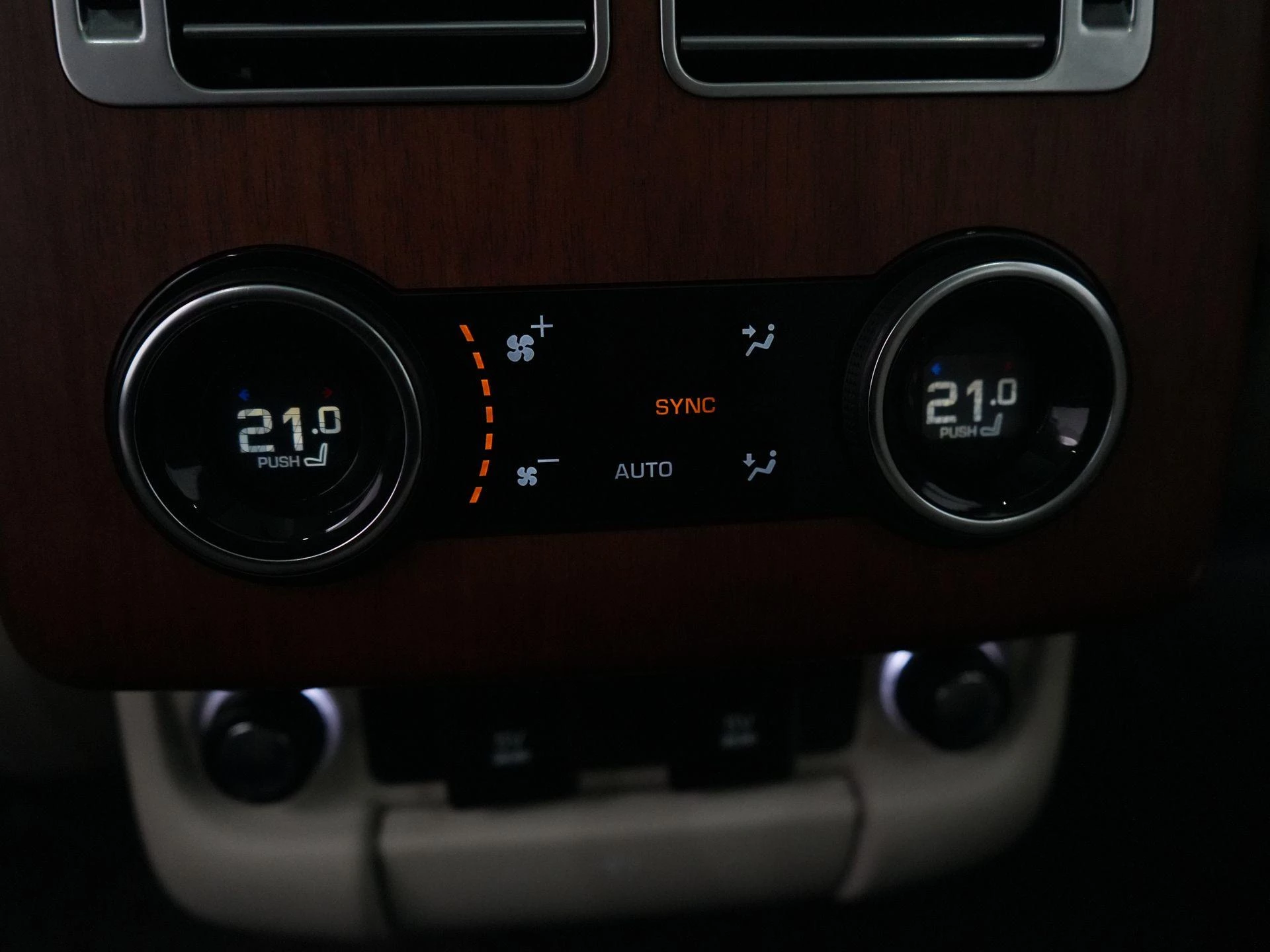 Land Rover-Range Rover-image-41