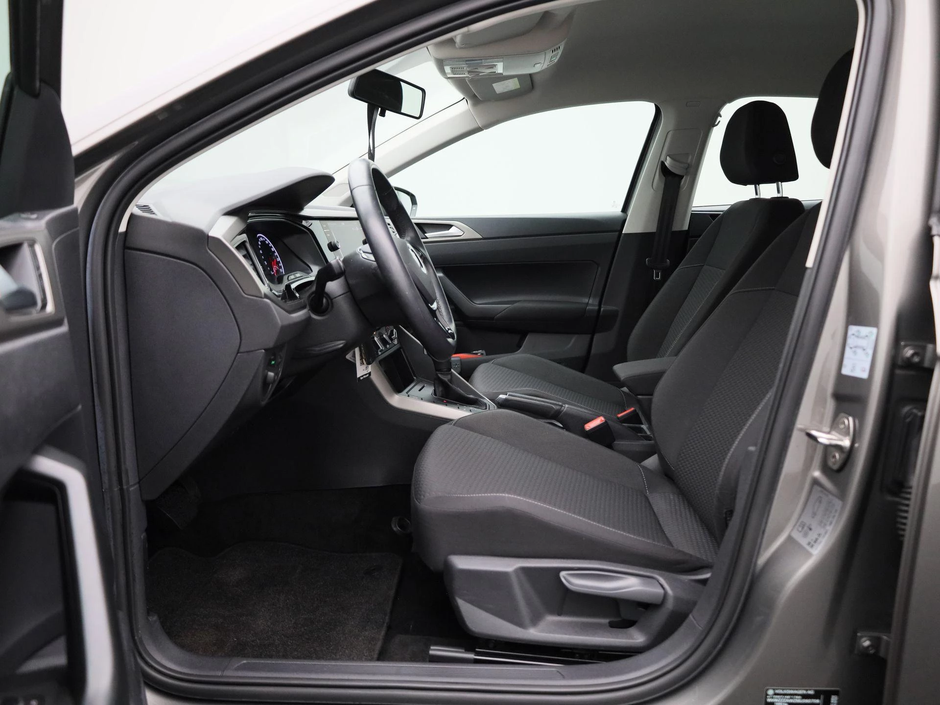Volkswagen-Polo-image-10