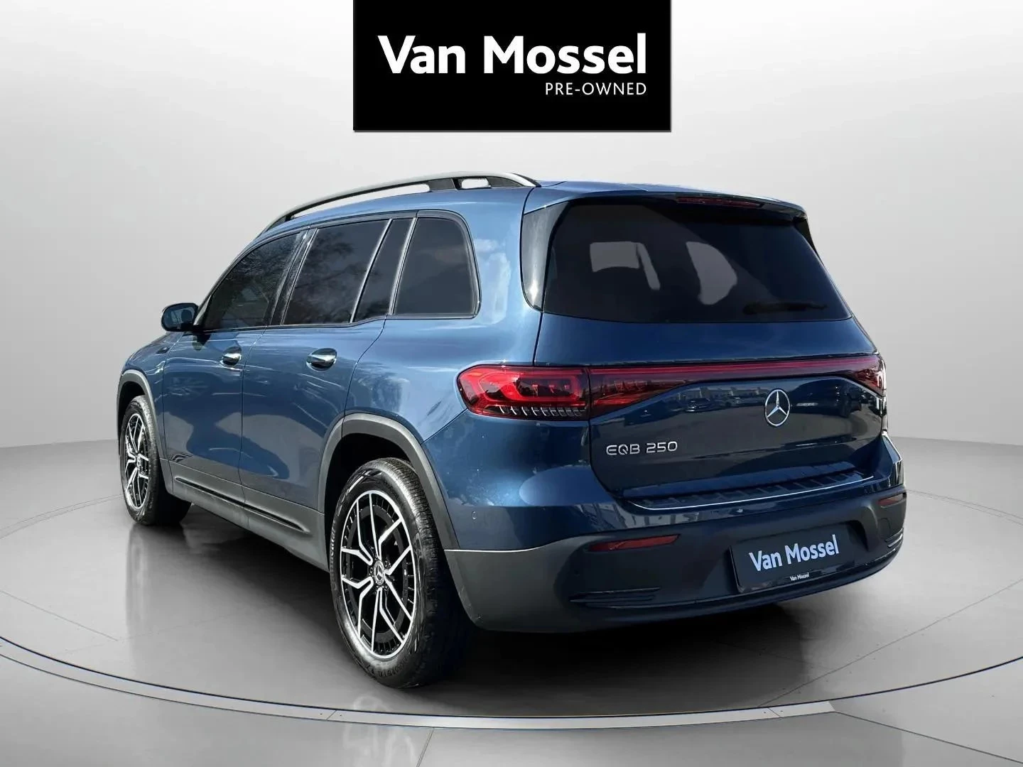 Mercedes-Benz-EQB-image-7