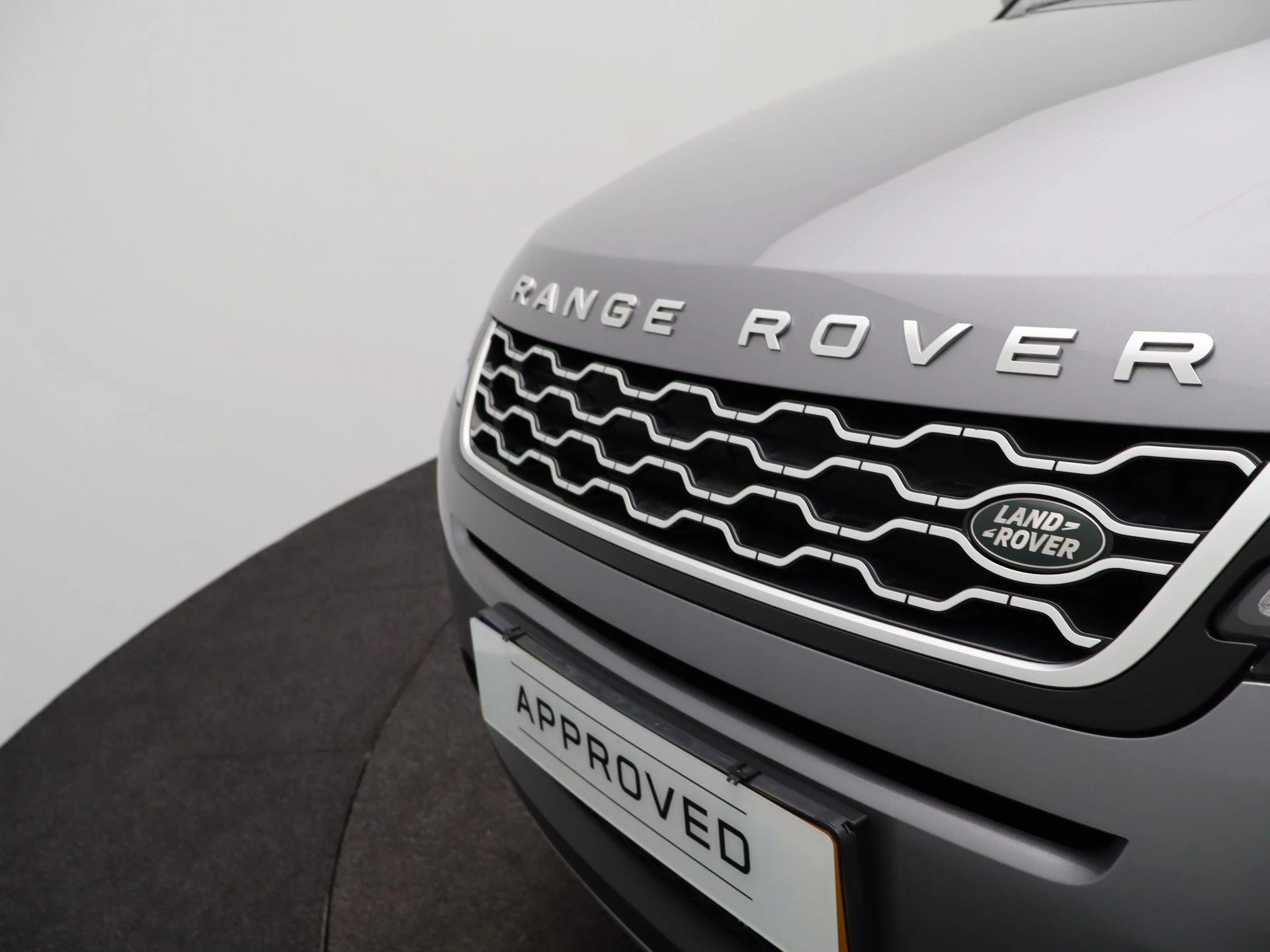 Land Rover-Range Rover Evoque-image-36