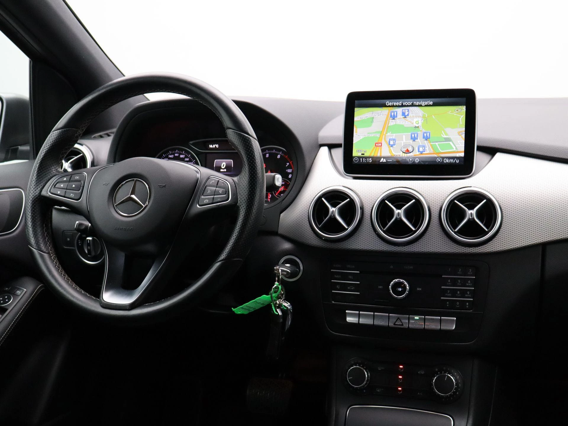Mercedes-Benz-B-Klasse-image-30