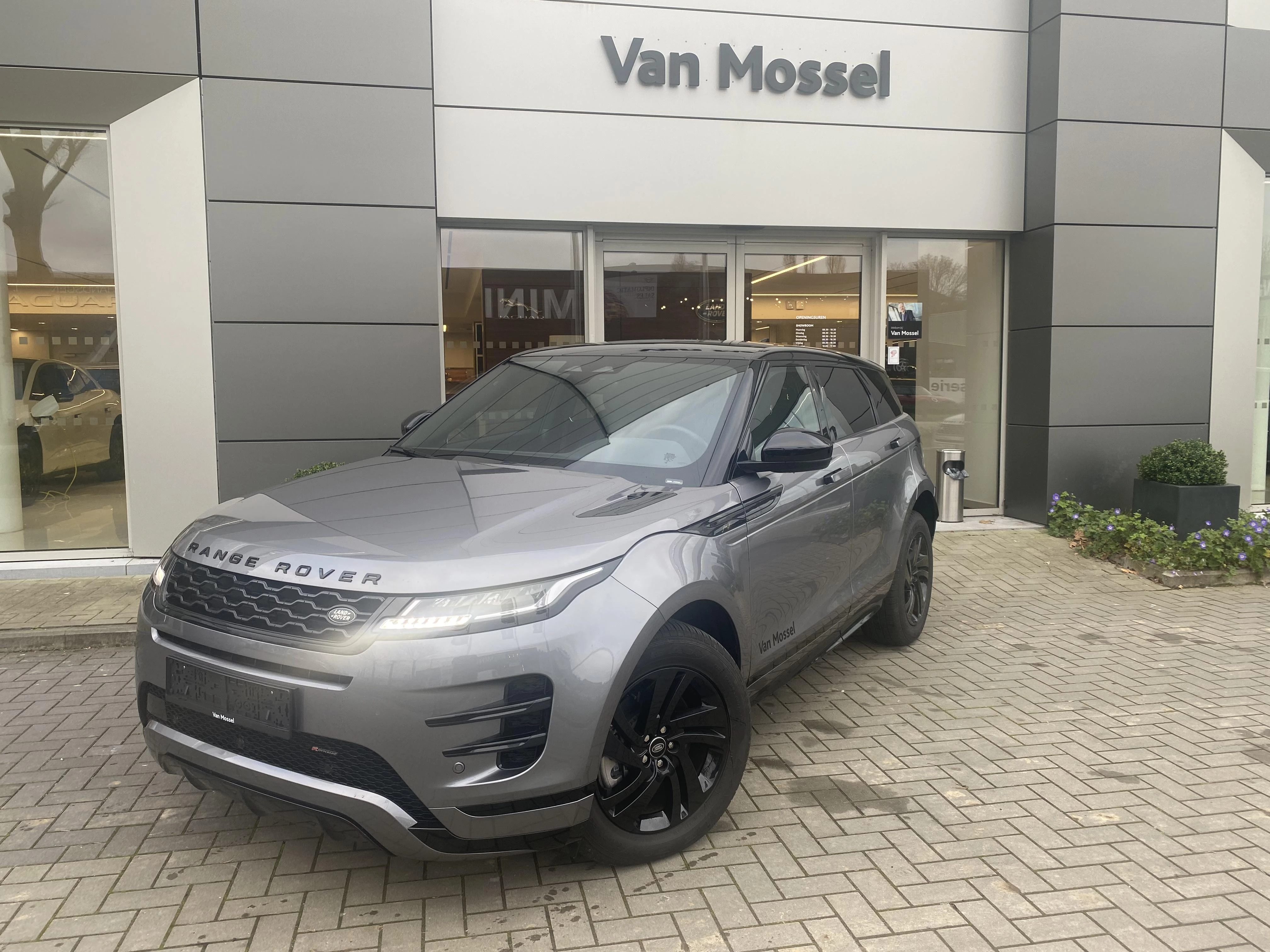 Land Rover-Range Rover Evoque-image-0