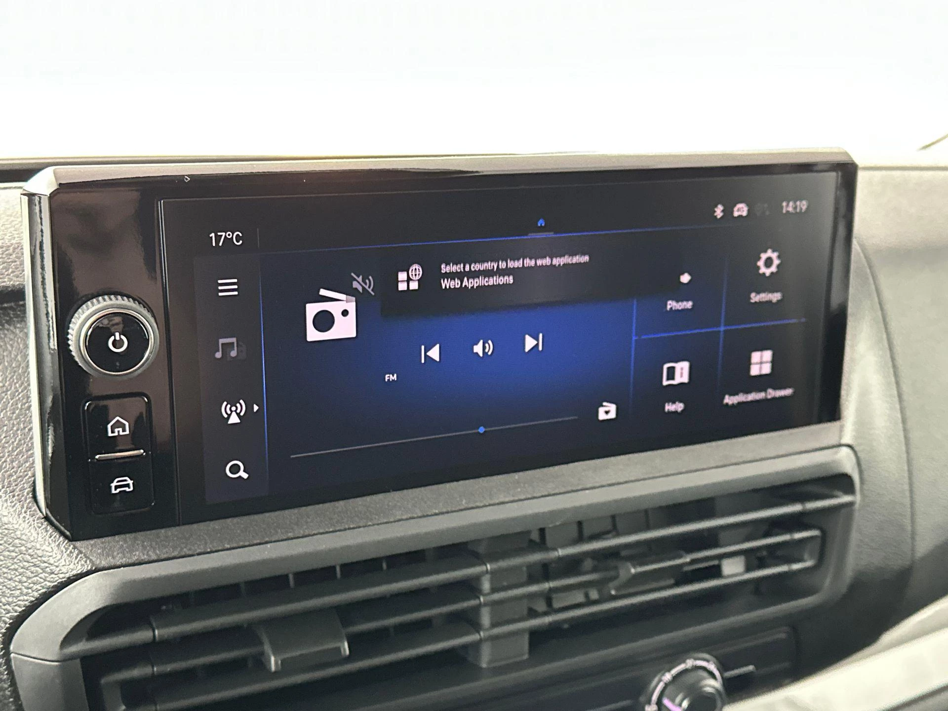 Opel-Vivaro-image-9