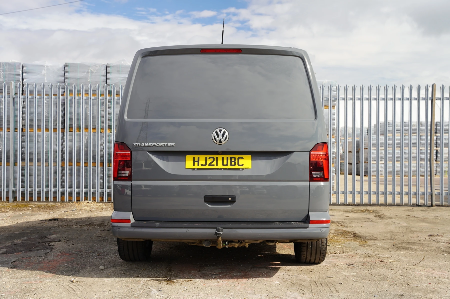 Volkswagen-Transporter-image-10