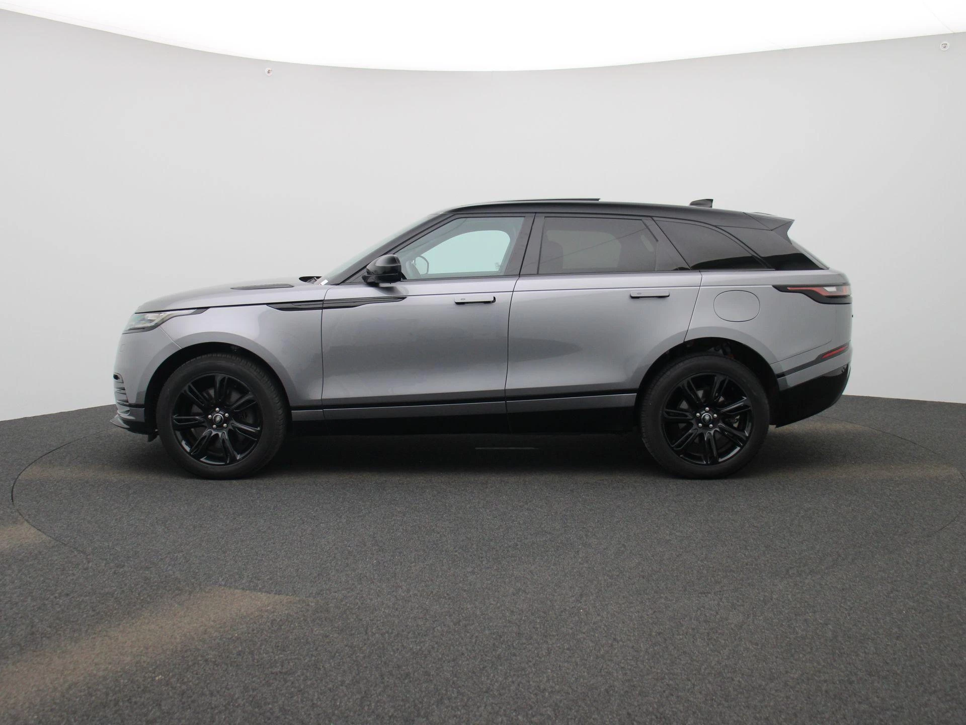 Land Rover-Range Rover Velar-image-3