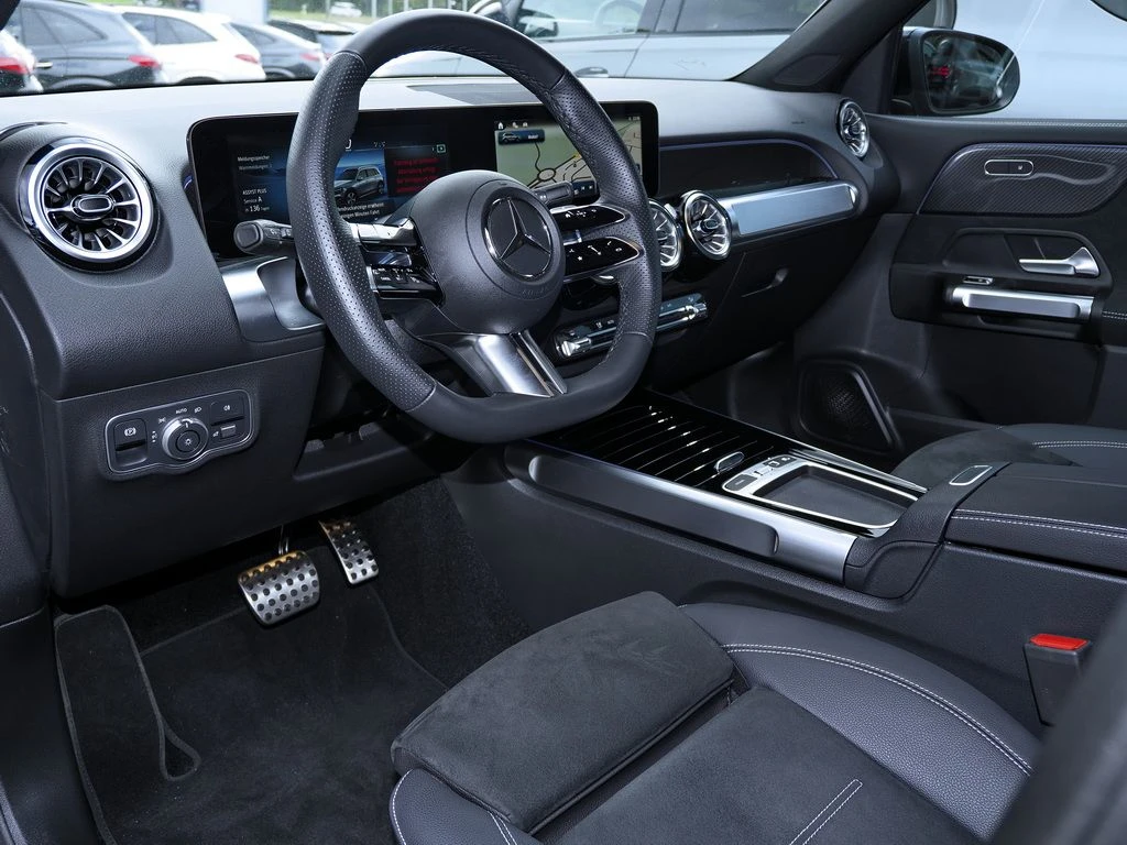 Mercedes-Benz-GLB 200-image-8