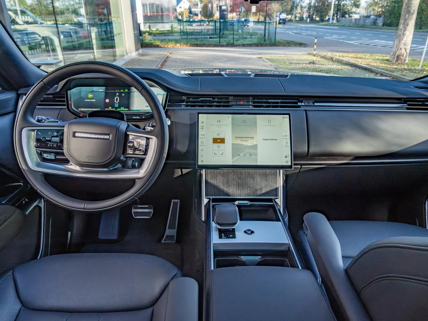 Land Rover-Range Rover-image-8