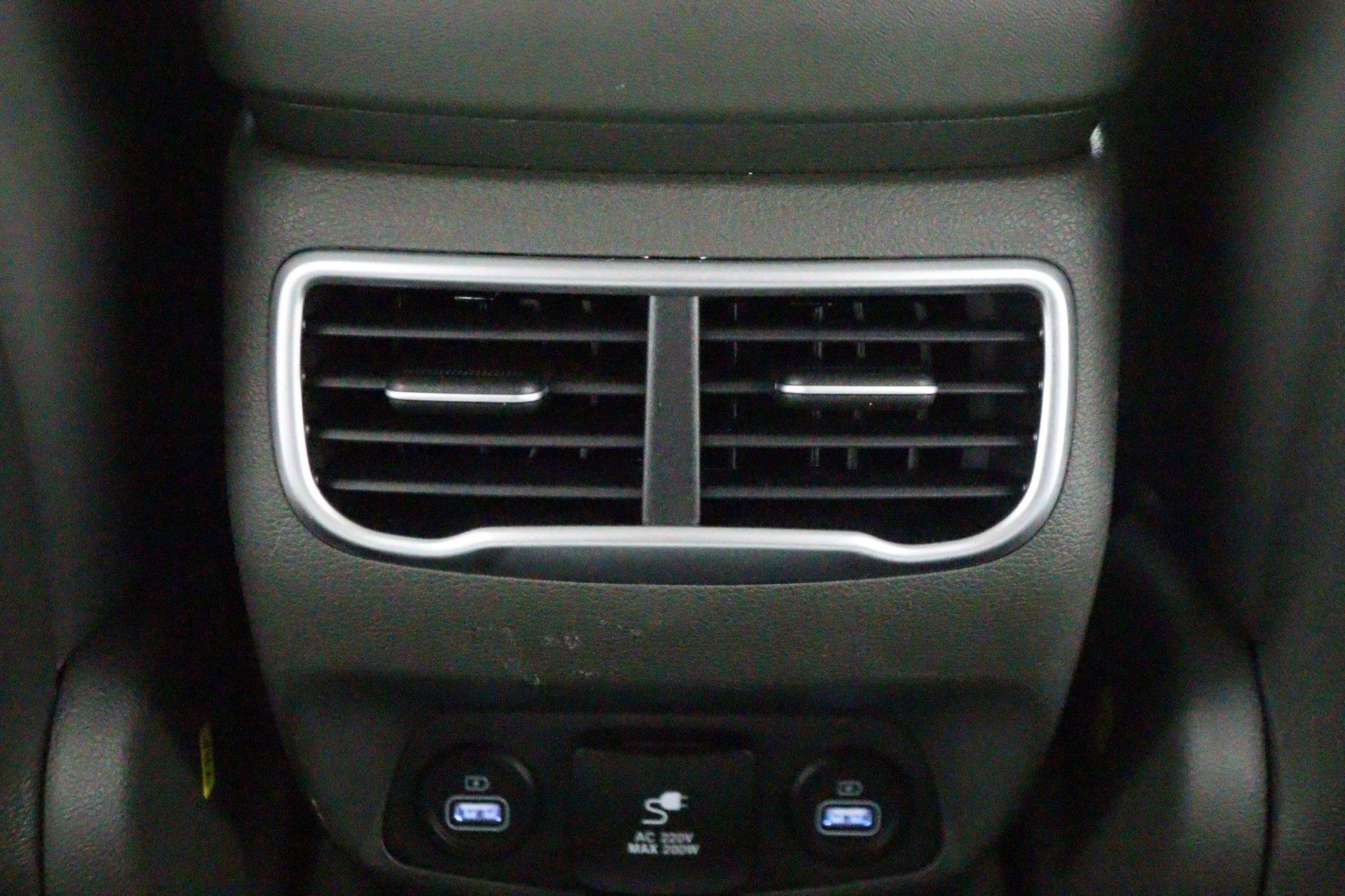 Hyundai-Santa Fe-image-77