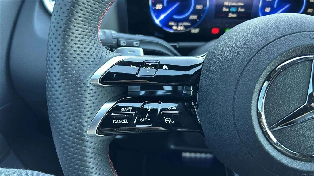 Mercedes-Benz-EQA-image-8