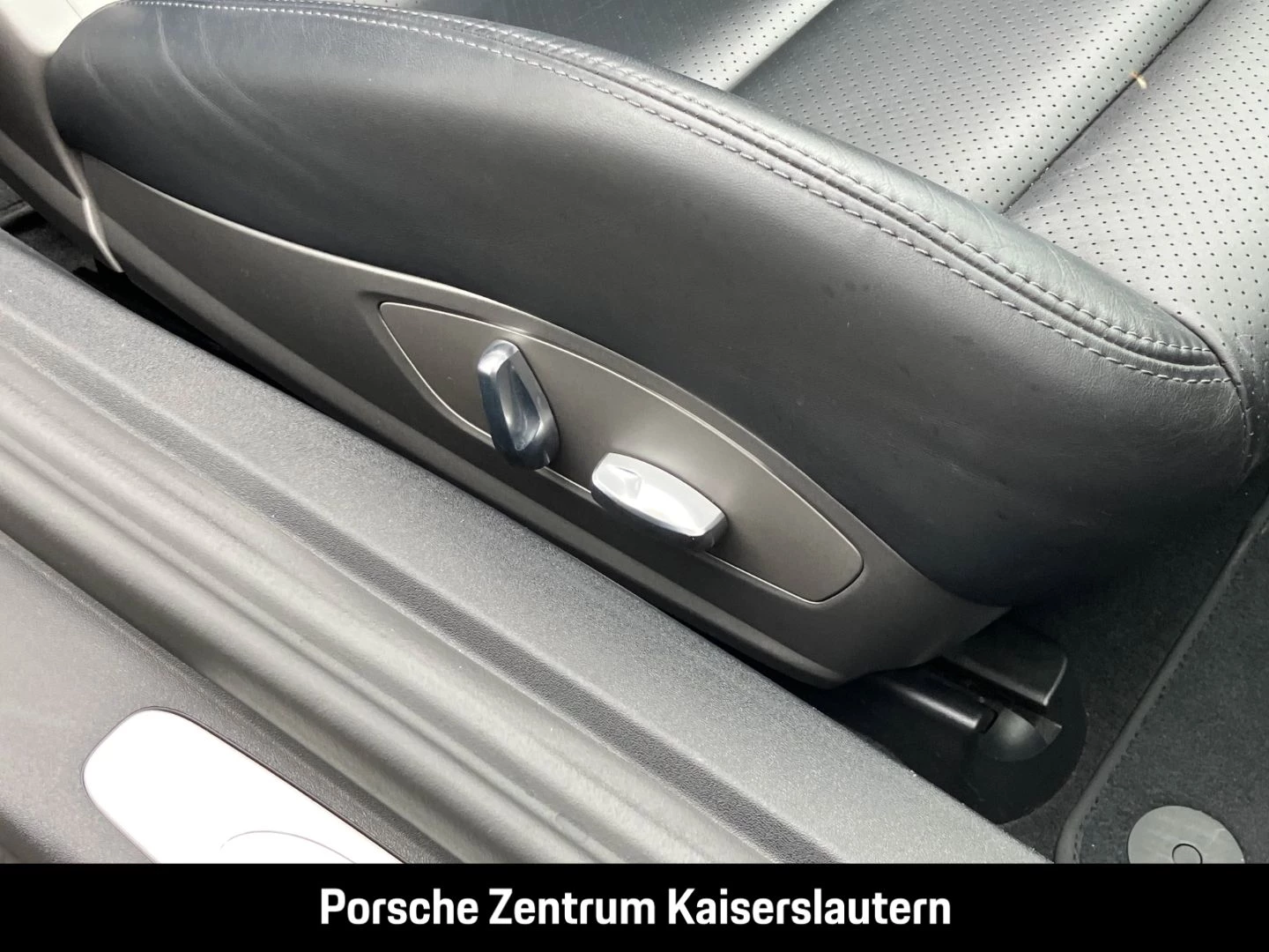 Porsche 911 991 Carrera Cabriolet Sportabgas PASM BOSE carrera