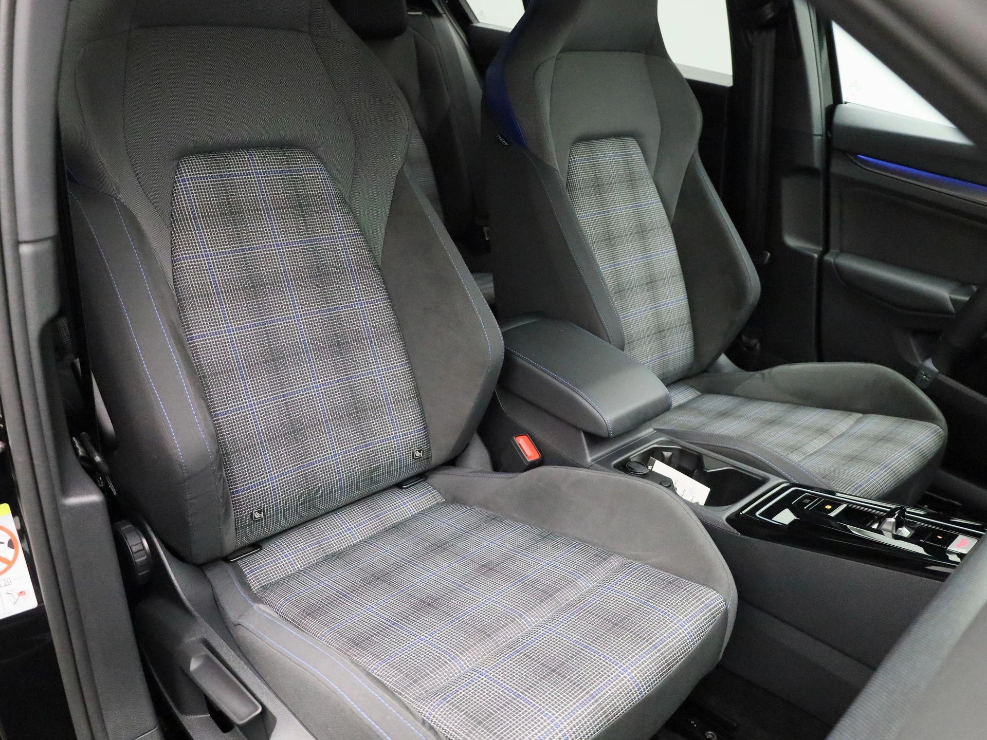 Volkswagen-Golf-image-47