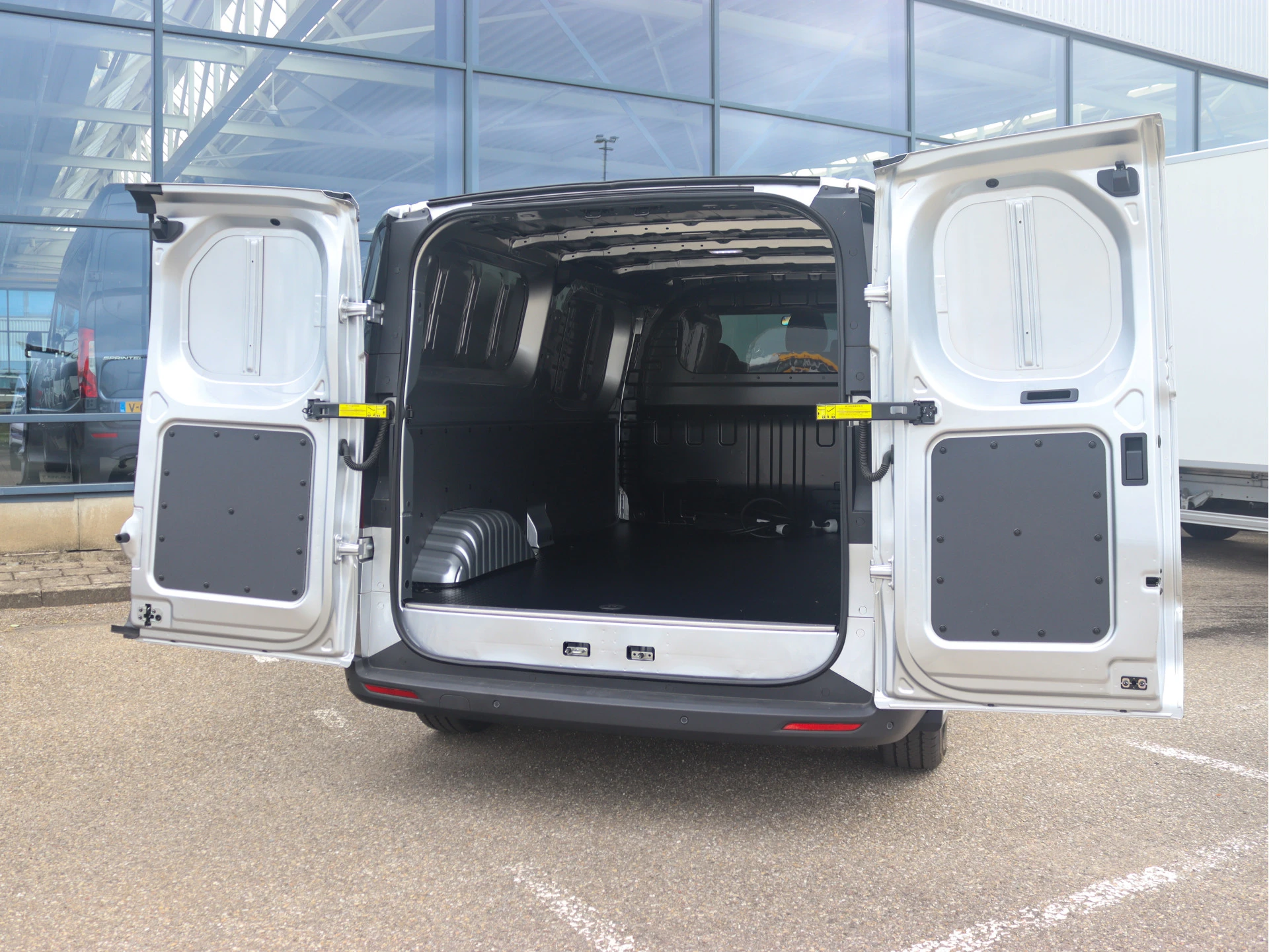 Maxus eDeliver7 L2H1 77 kWh