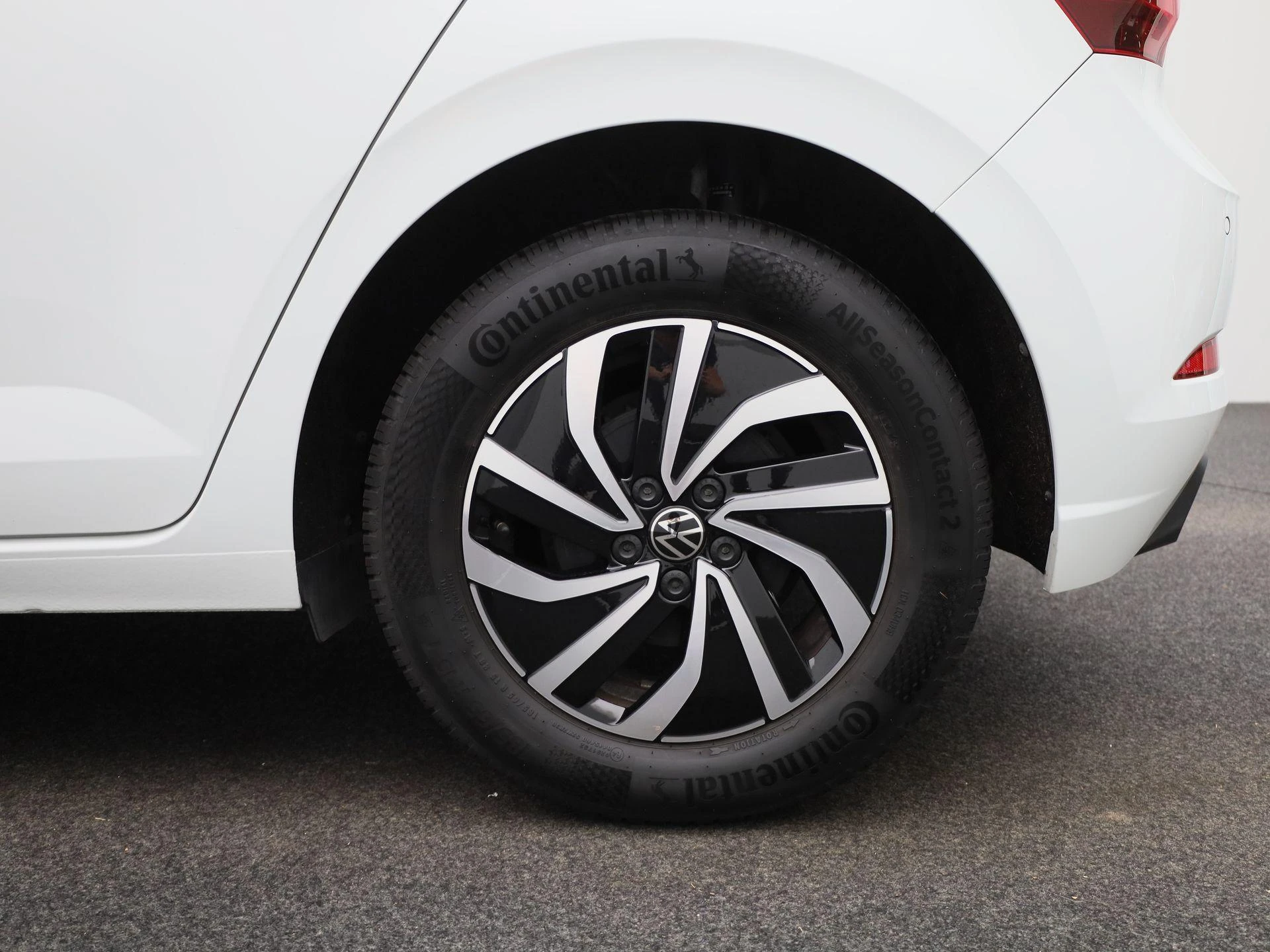 Volkswagen-Polo-image-14