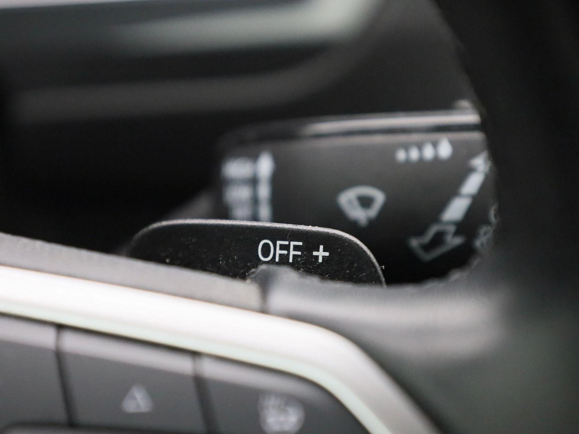 Volkswagen-Tiguan-image-27