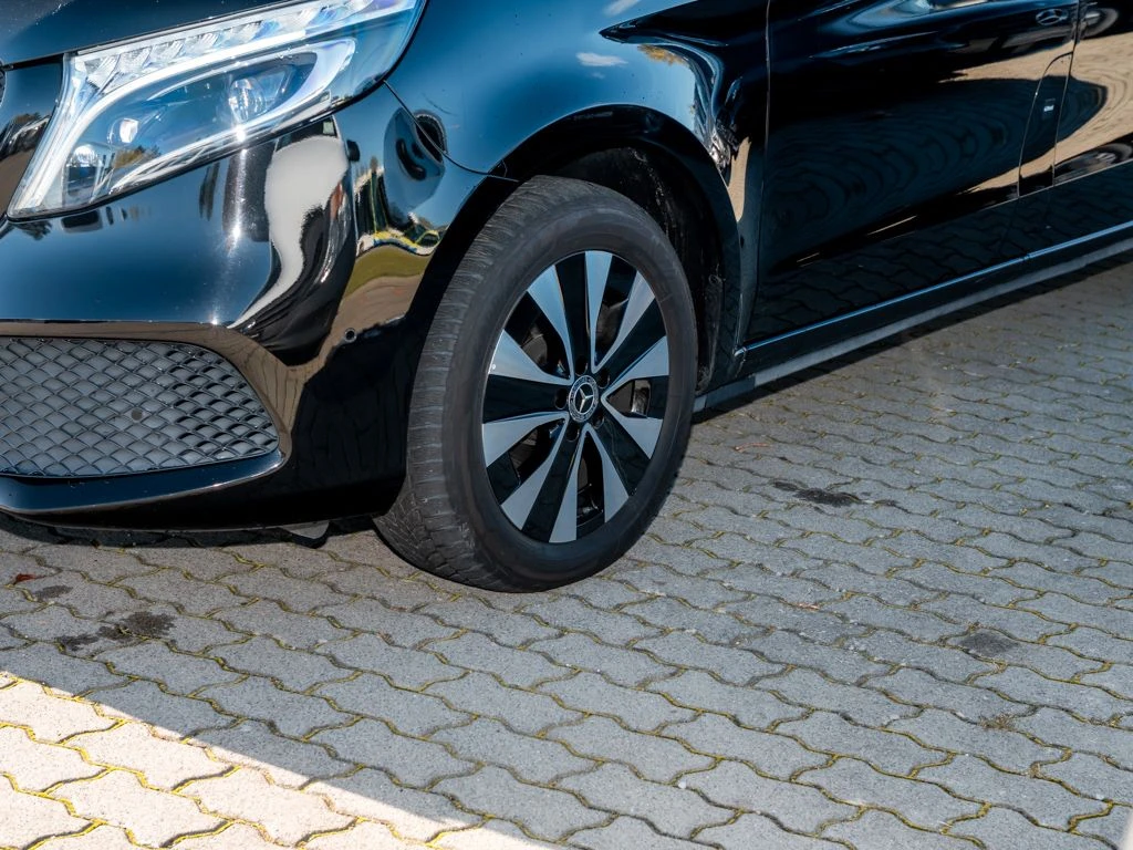Mercedes-Benz-V-Klasse 220-image-6