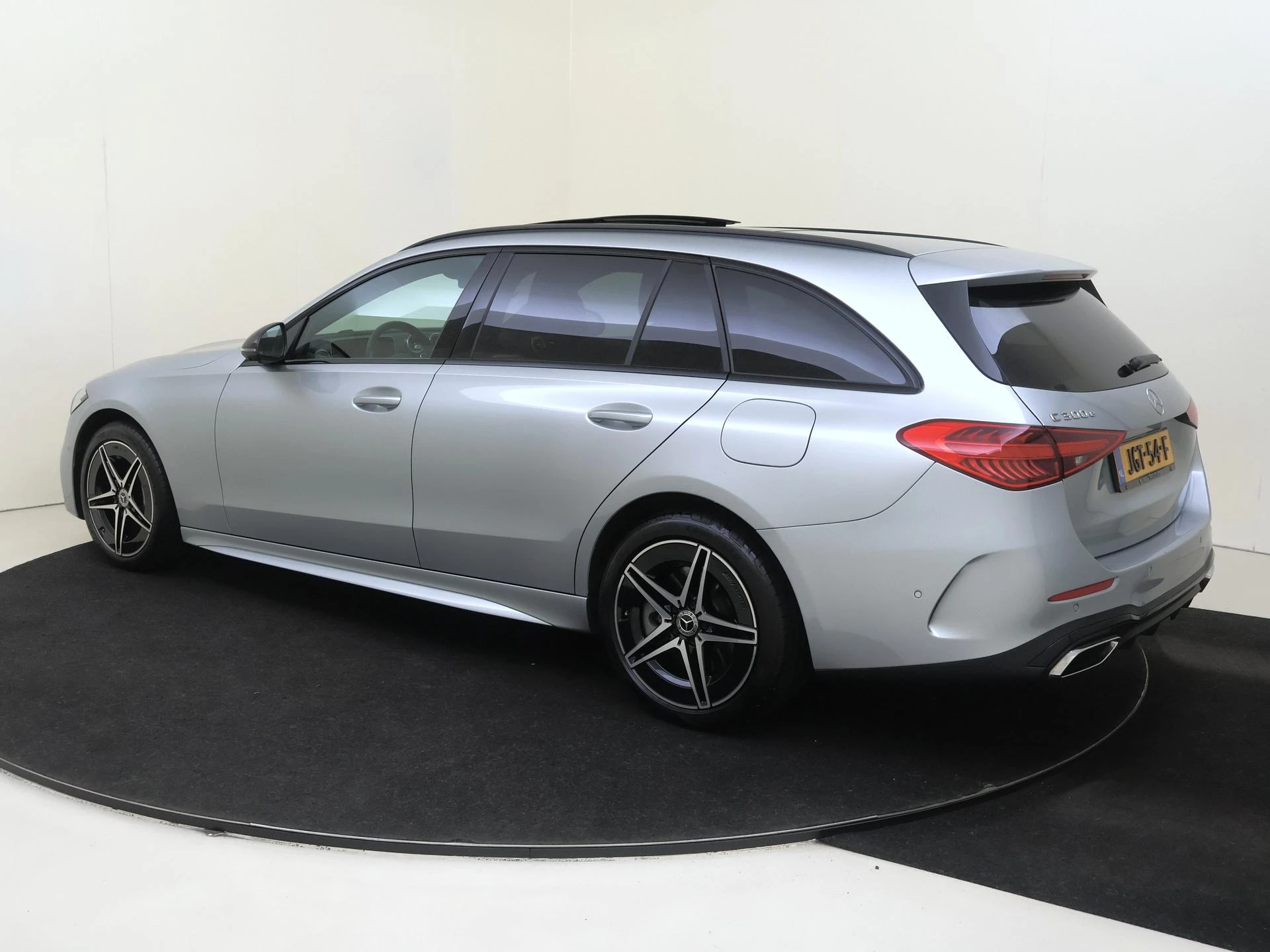 Mercedes-Benz-C-Klasse-image-2