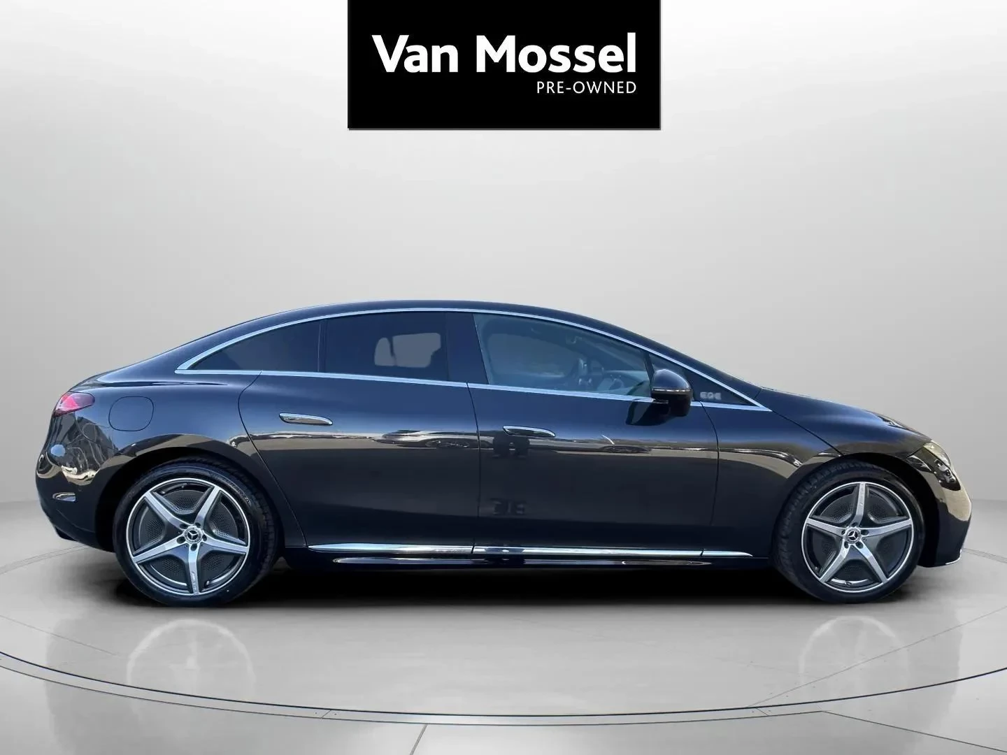 Mercedes-Benz-EQE-image-3