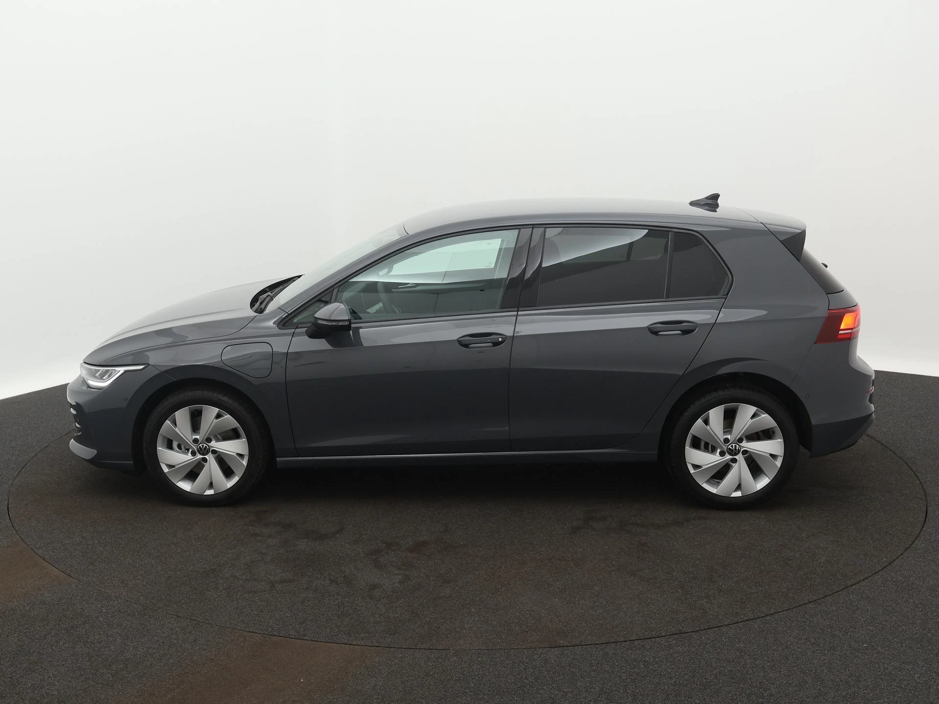 Volkswagen Golf 1.5 eHybrid Life Edition 204 PK Automaat