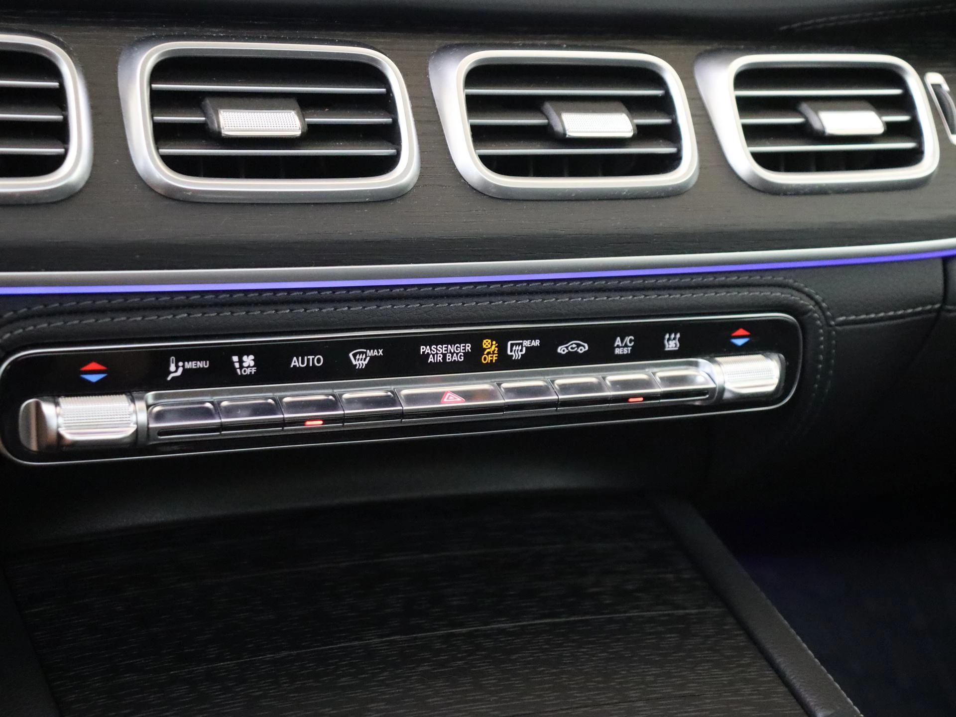 Mercedes-Benz-GLE-image-30
