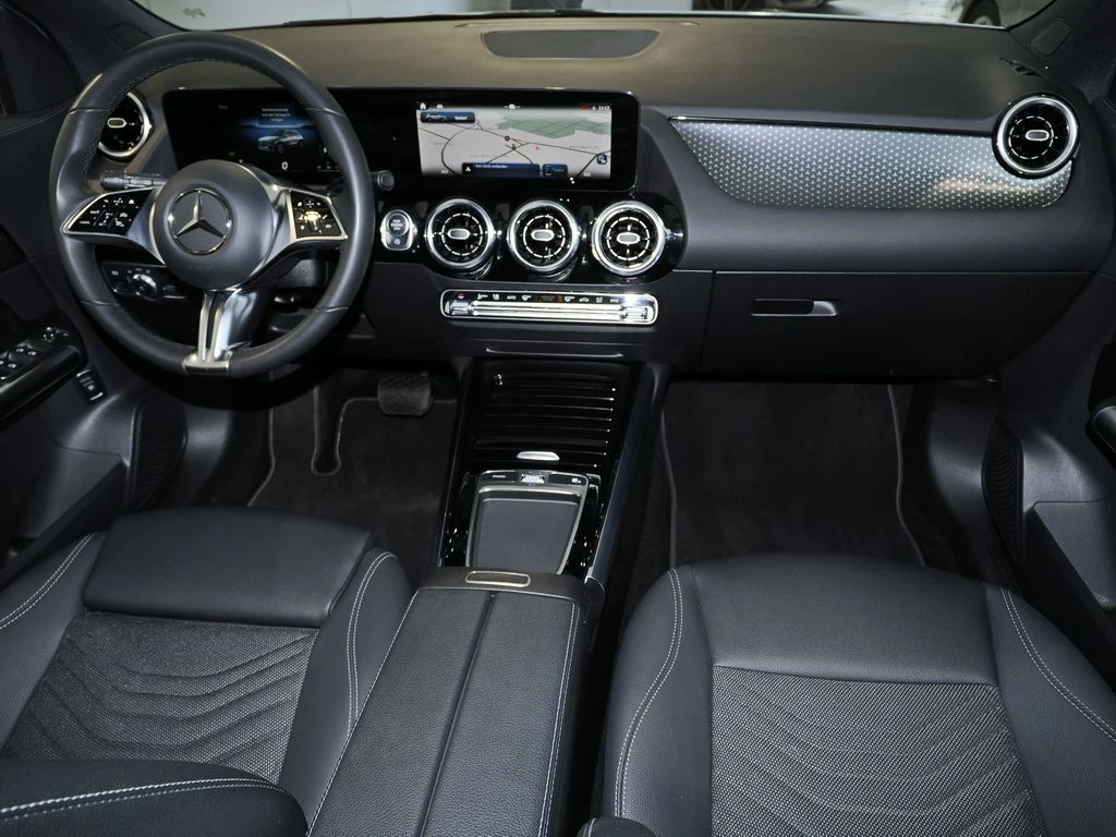 Mercedes-Benz-GLA 200 d-image-9