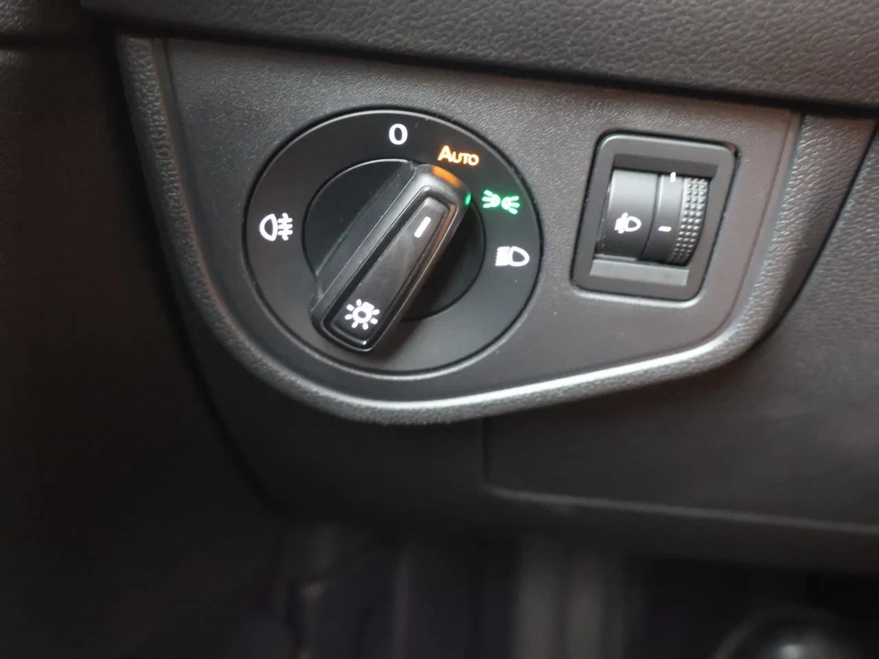 Volkswagen-Polo-image-19