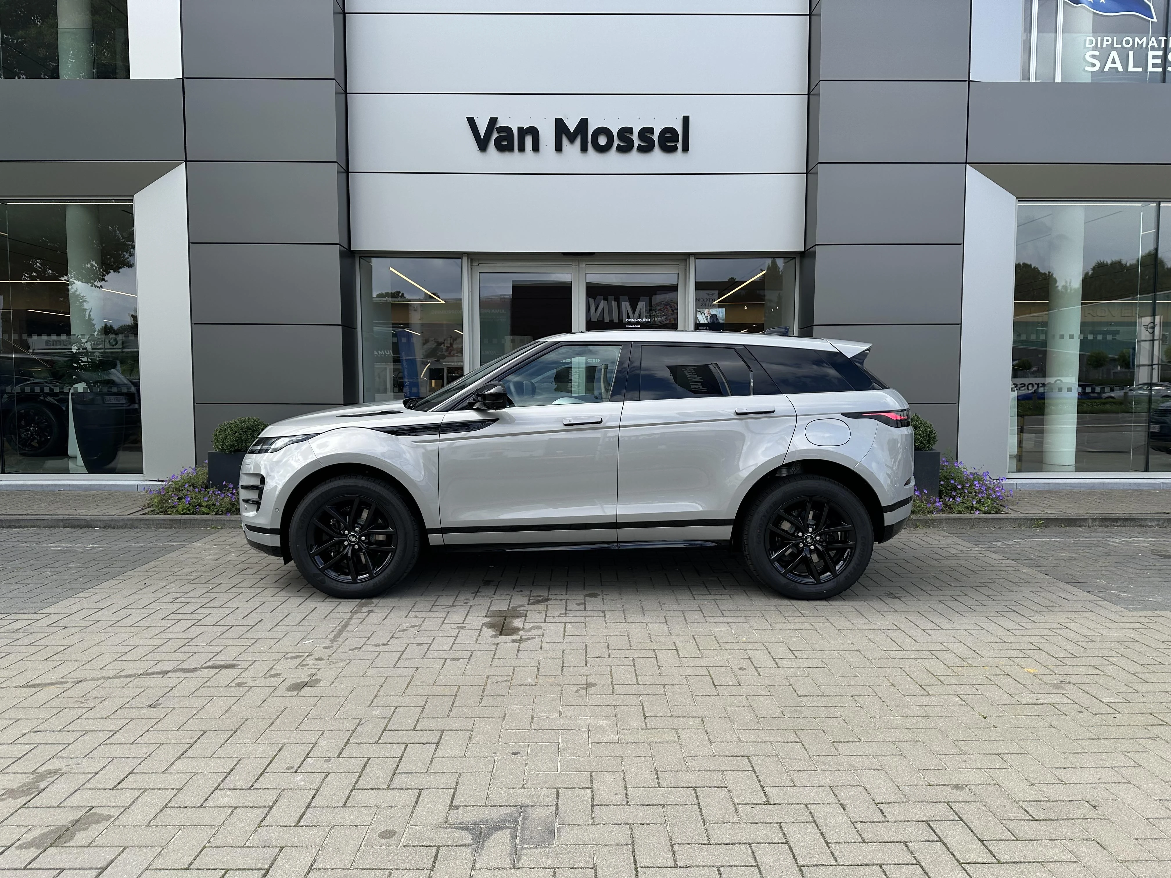 Land Rover-Range Rover Evoque-image-2
