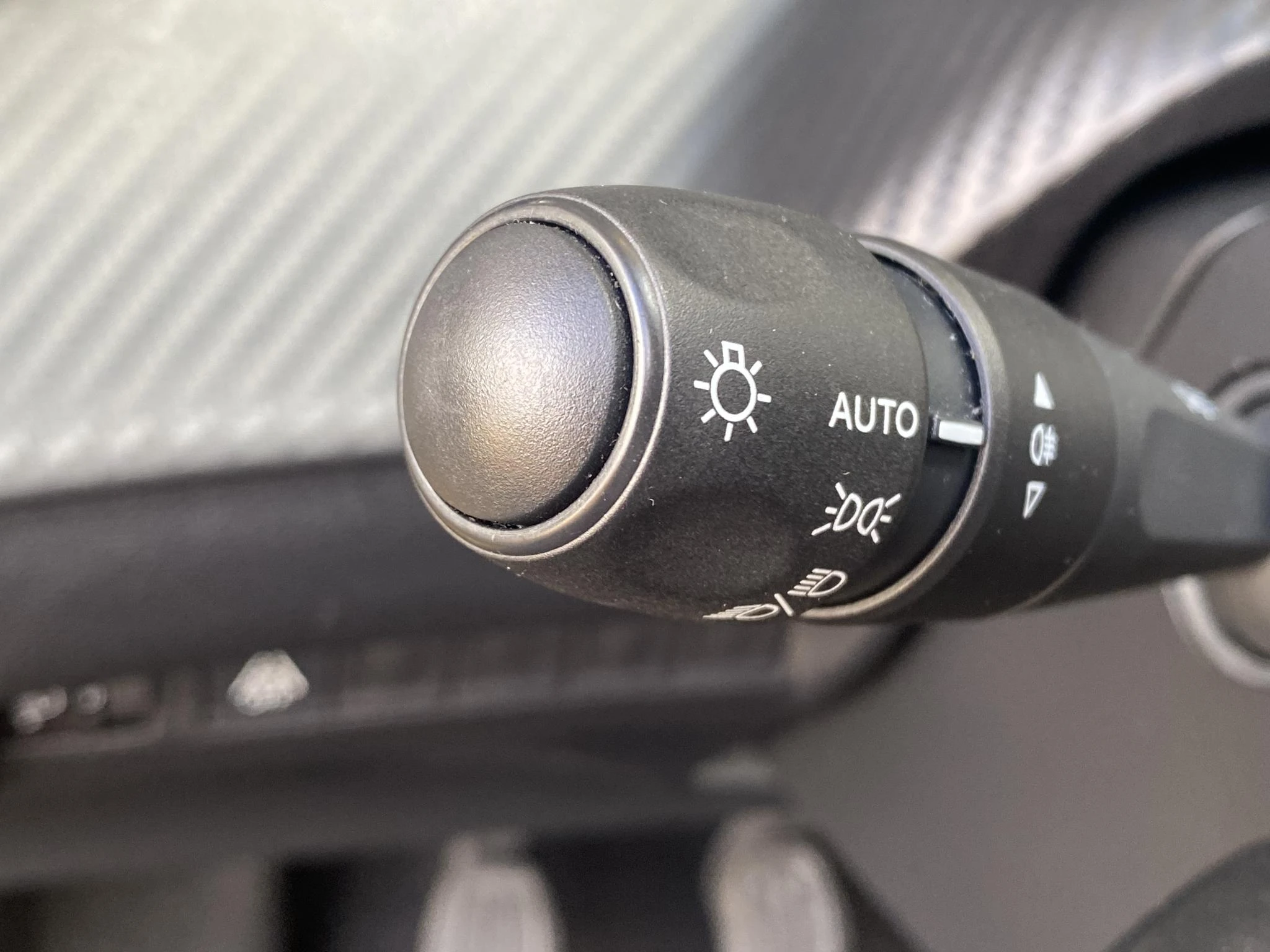 Peugeot-208-image-20