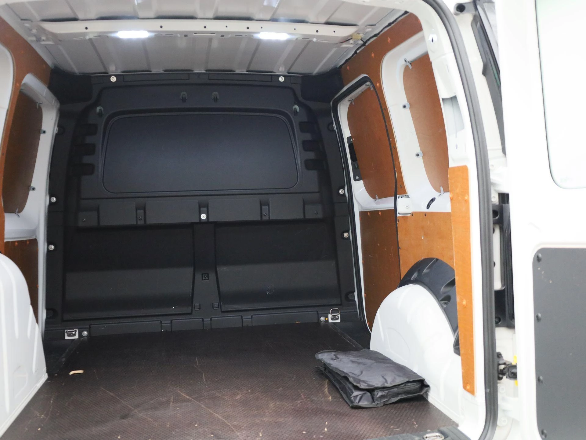 Volkswagen-Caddy-image-15