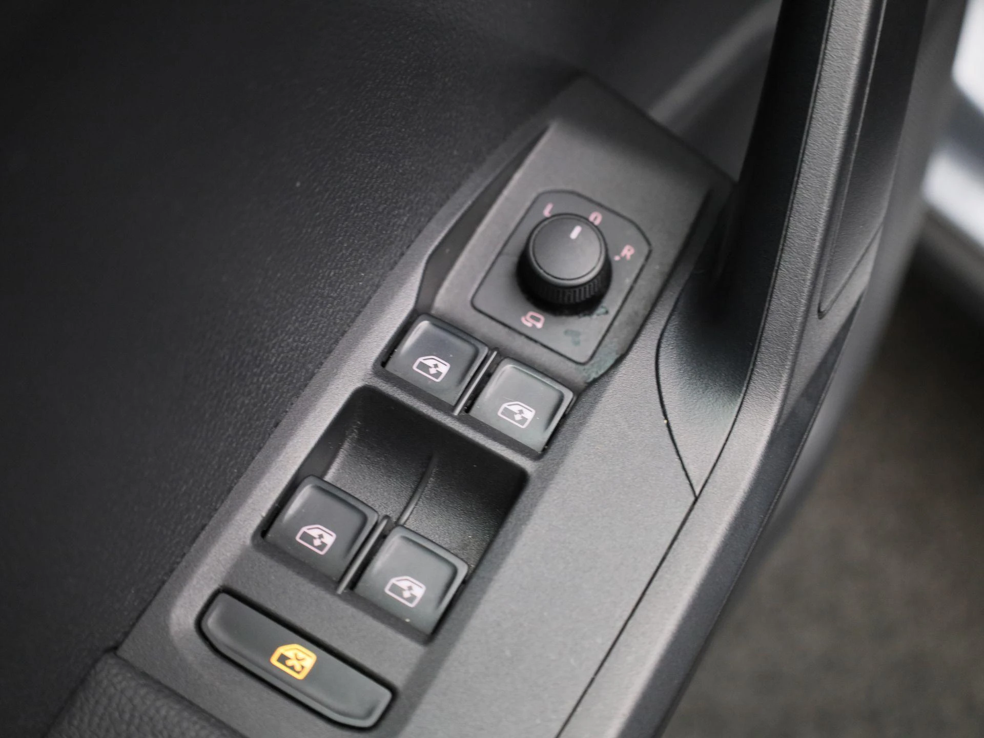 SEAT-Arona-image-26