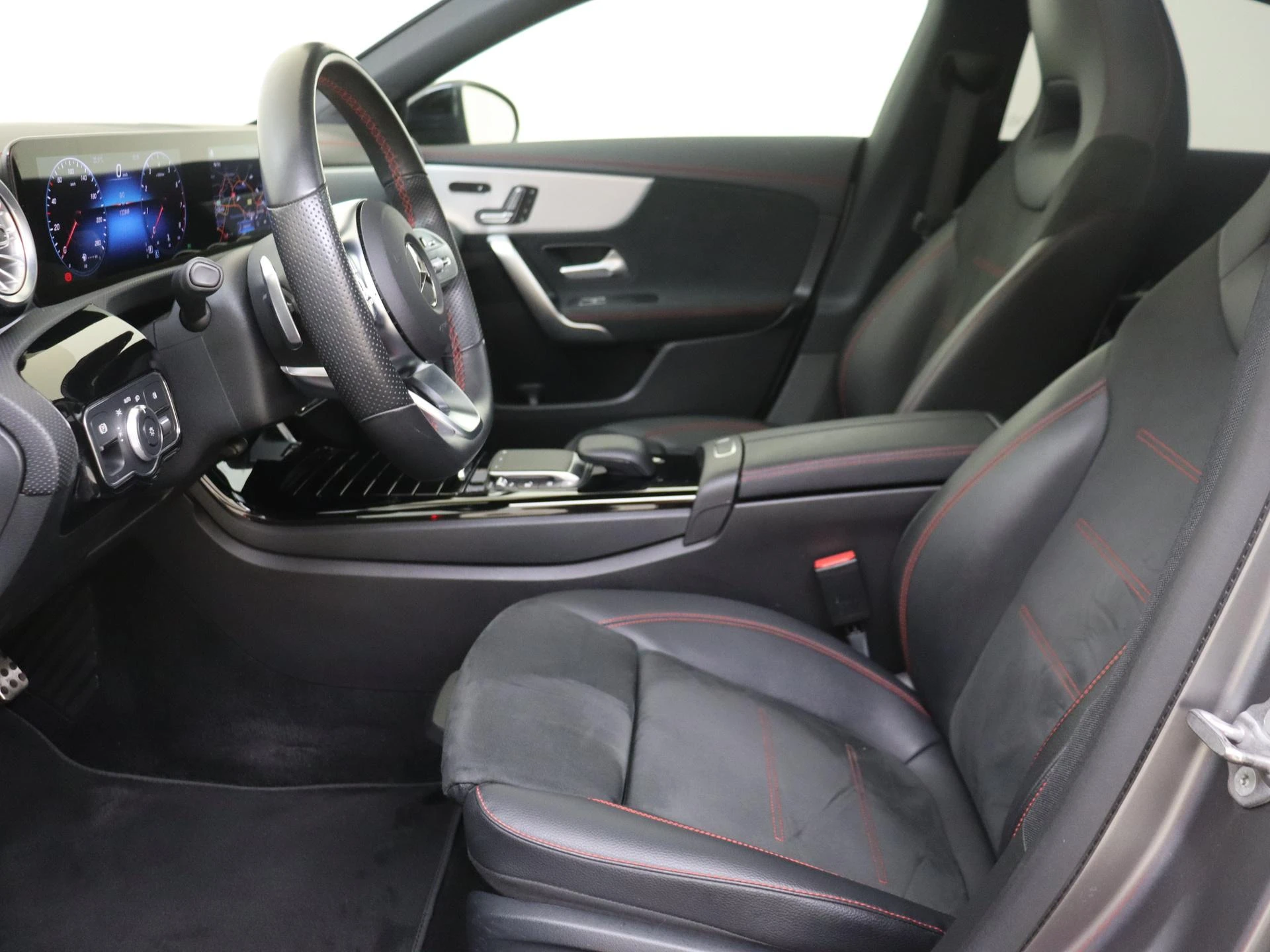 Mercedes-Benz-CLA-image-14