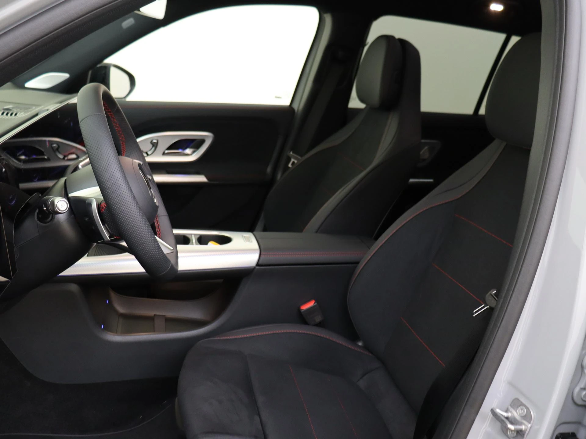 Mercedes-Benz-GLB-image-14