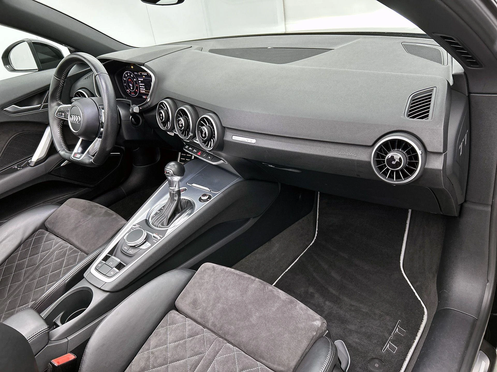 Audi-TT-image-9