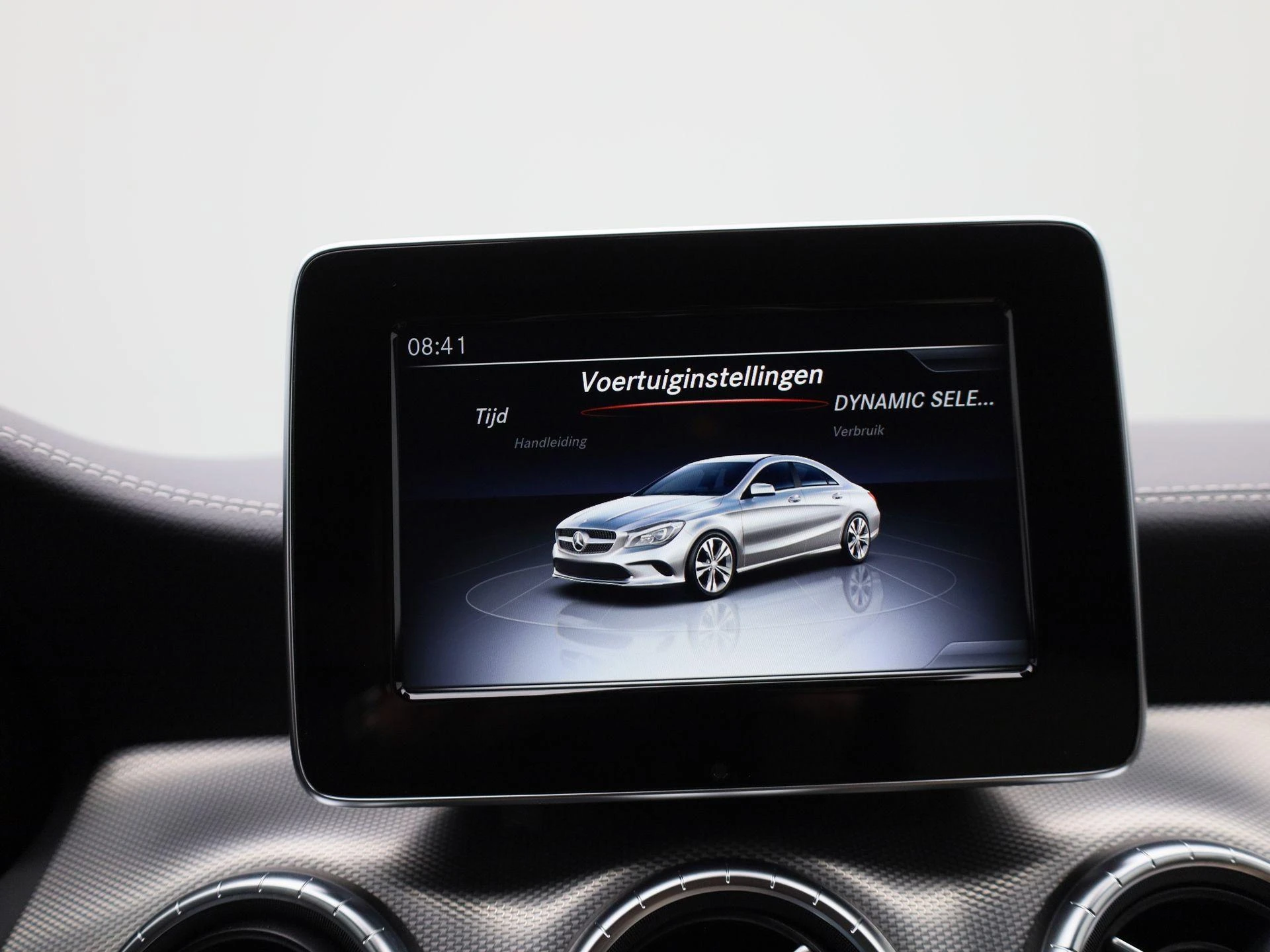 Mercedes-Benz-CLA-image-27