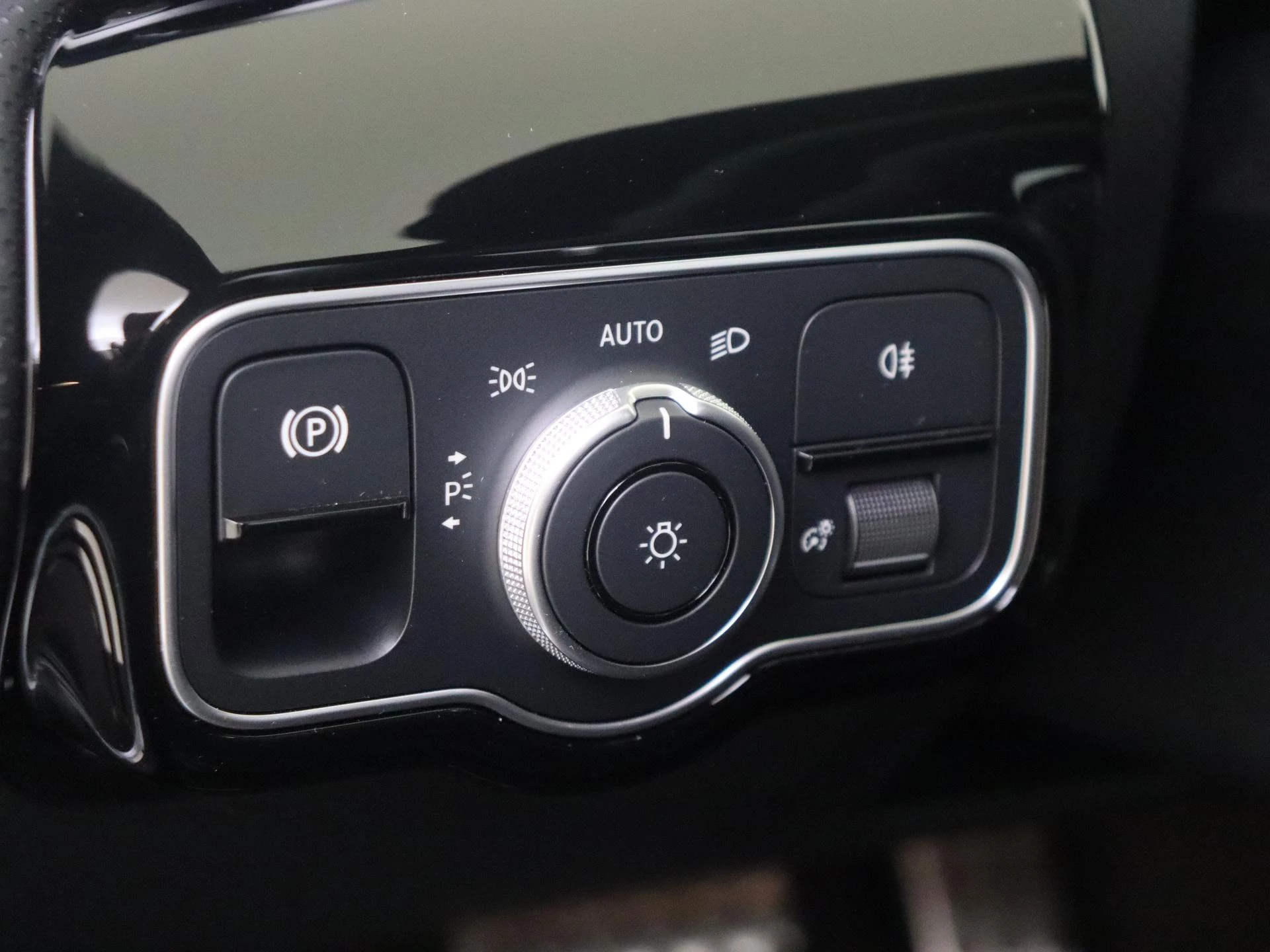 Mercedes-Benz-CLA-image-28