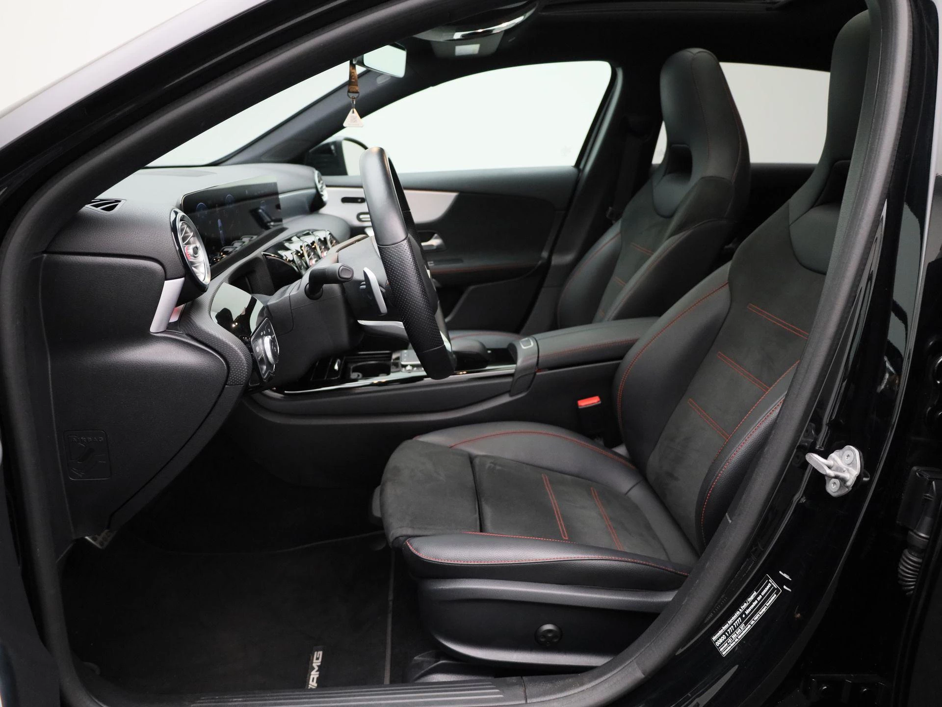 Mercedes-Benz A-Klasse 180 Aut. AMG Business Solution
